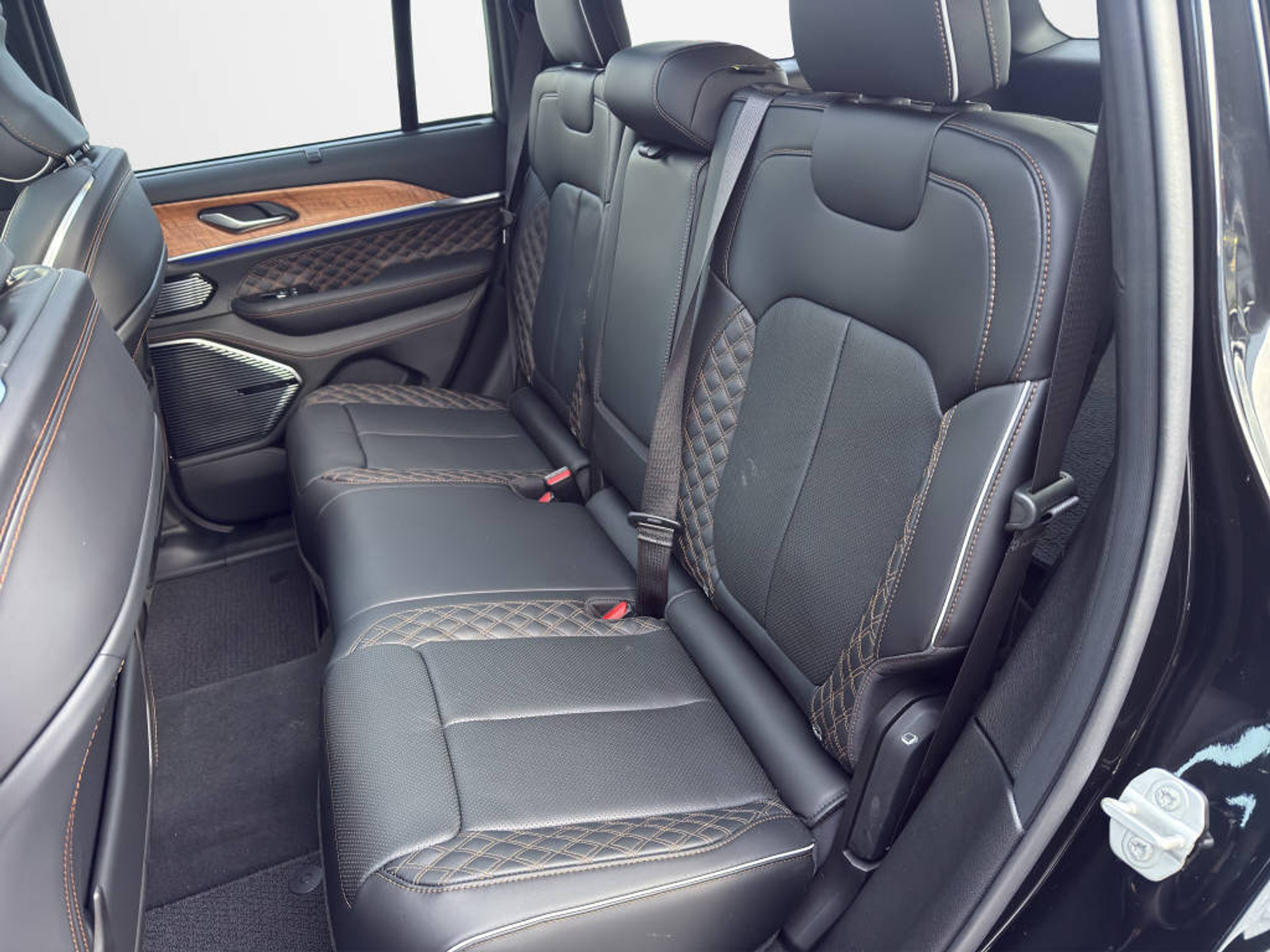 listing desktop thumbnail image 13