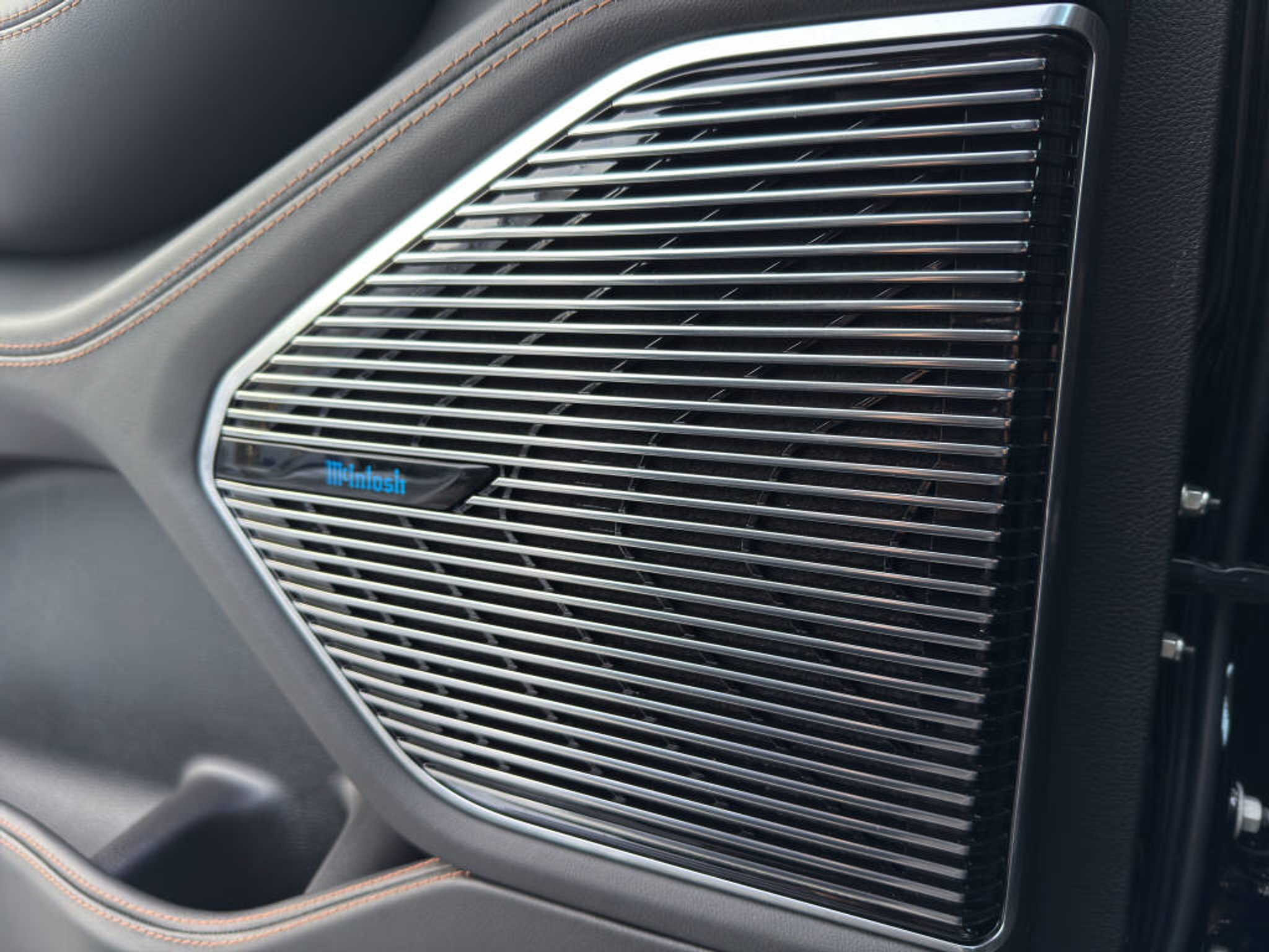 listing desktop thumbnail image 11