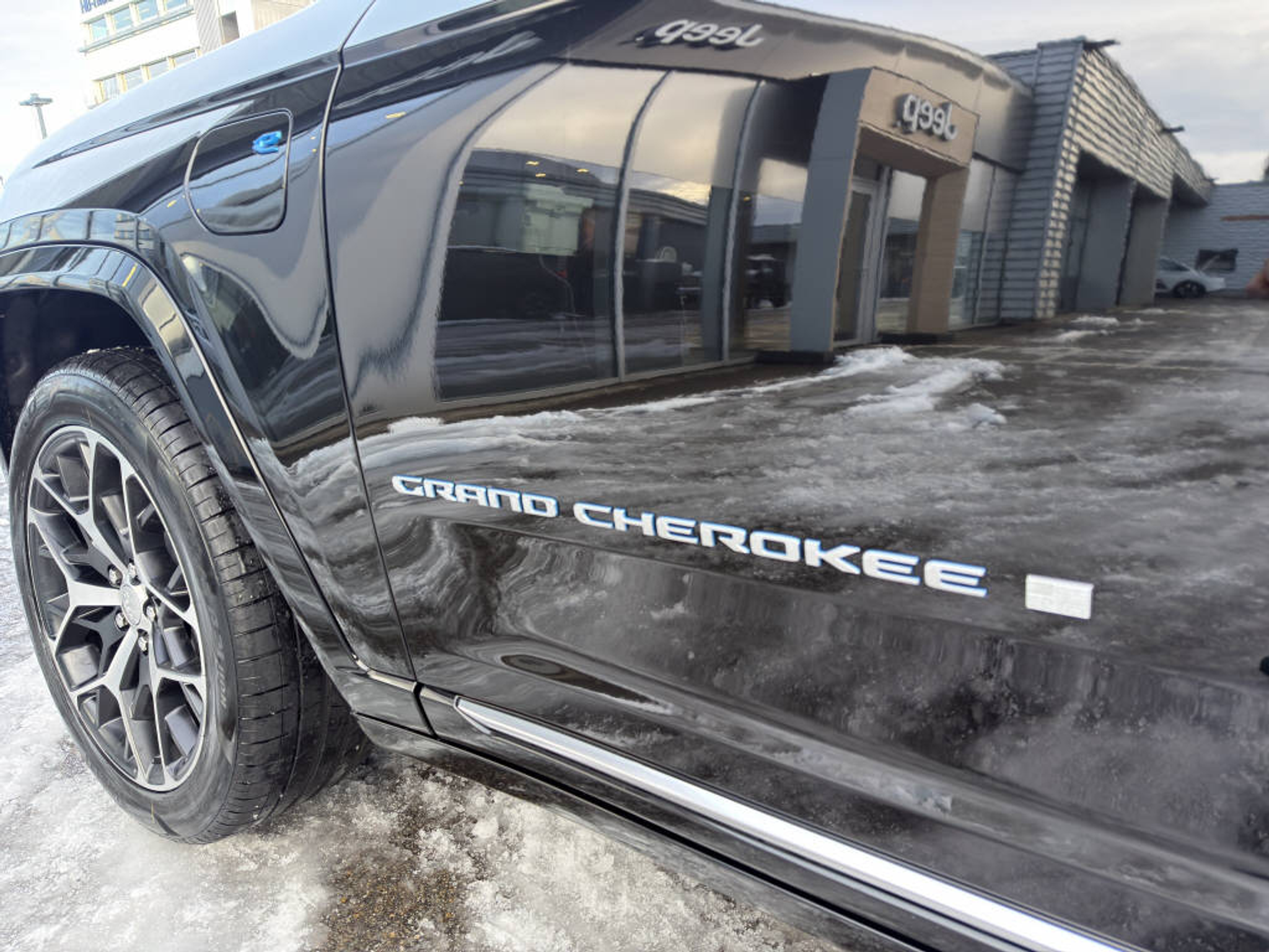 listing desktop thumbnail image 16