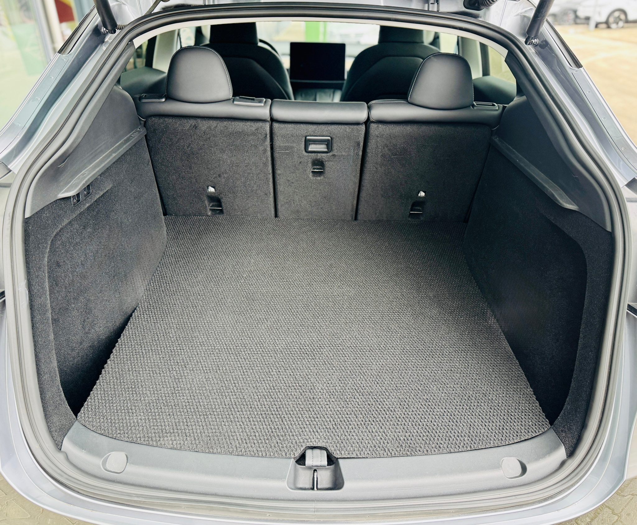 listing desktop thumbnail image 10