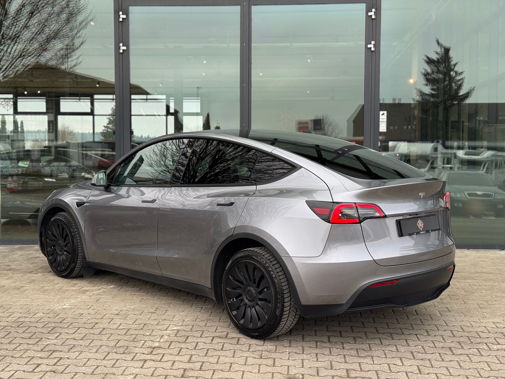 listing desktop thumbnail image 3