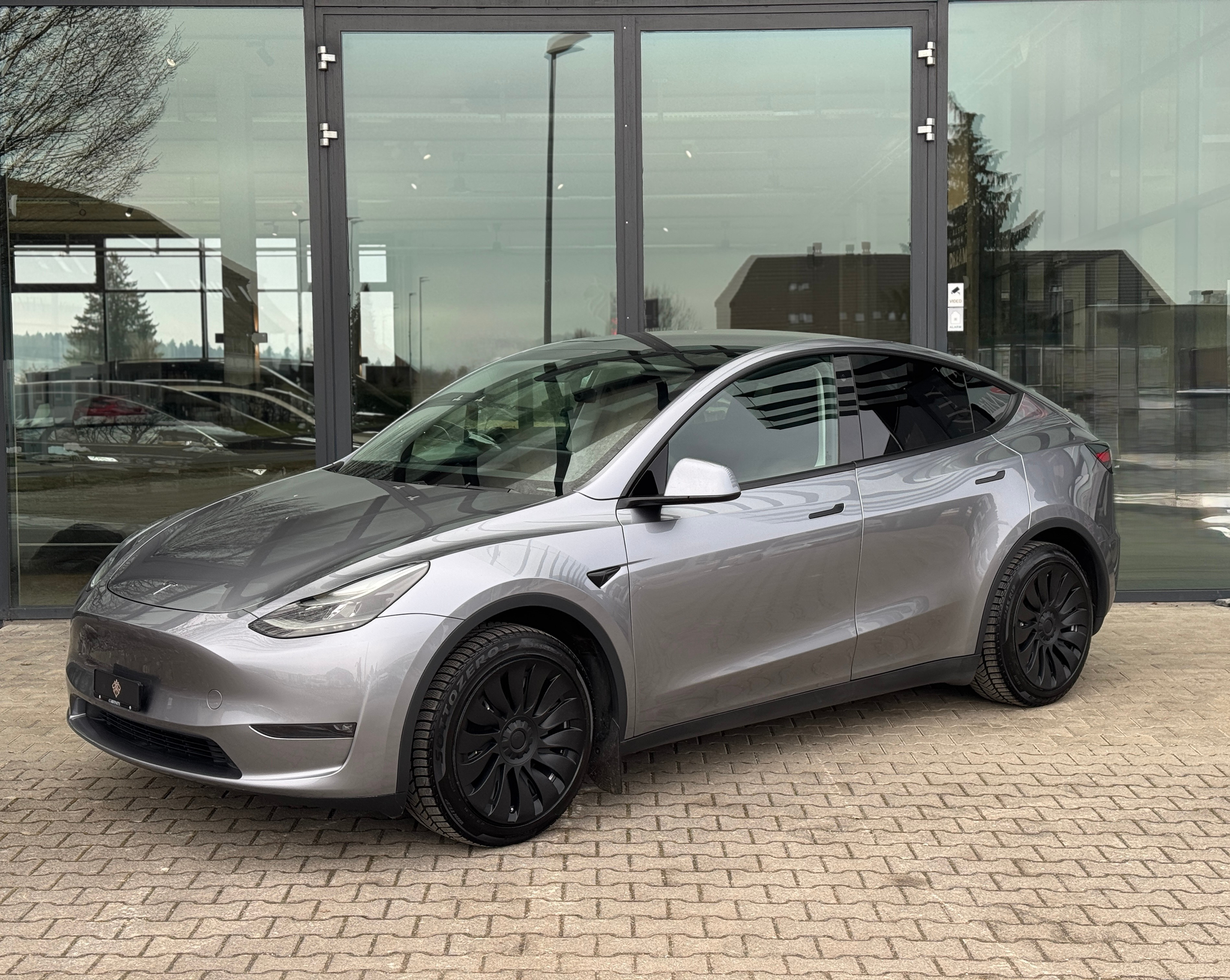 listing desktop thumbnail image 2