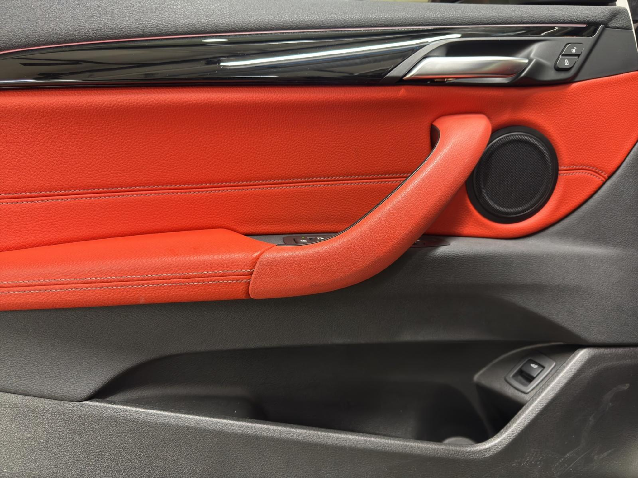 listing desktop thumbnail image 18