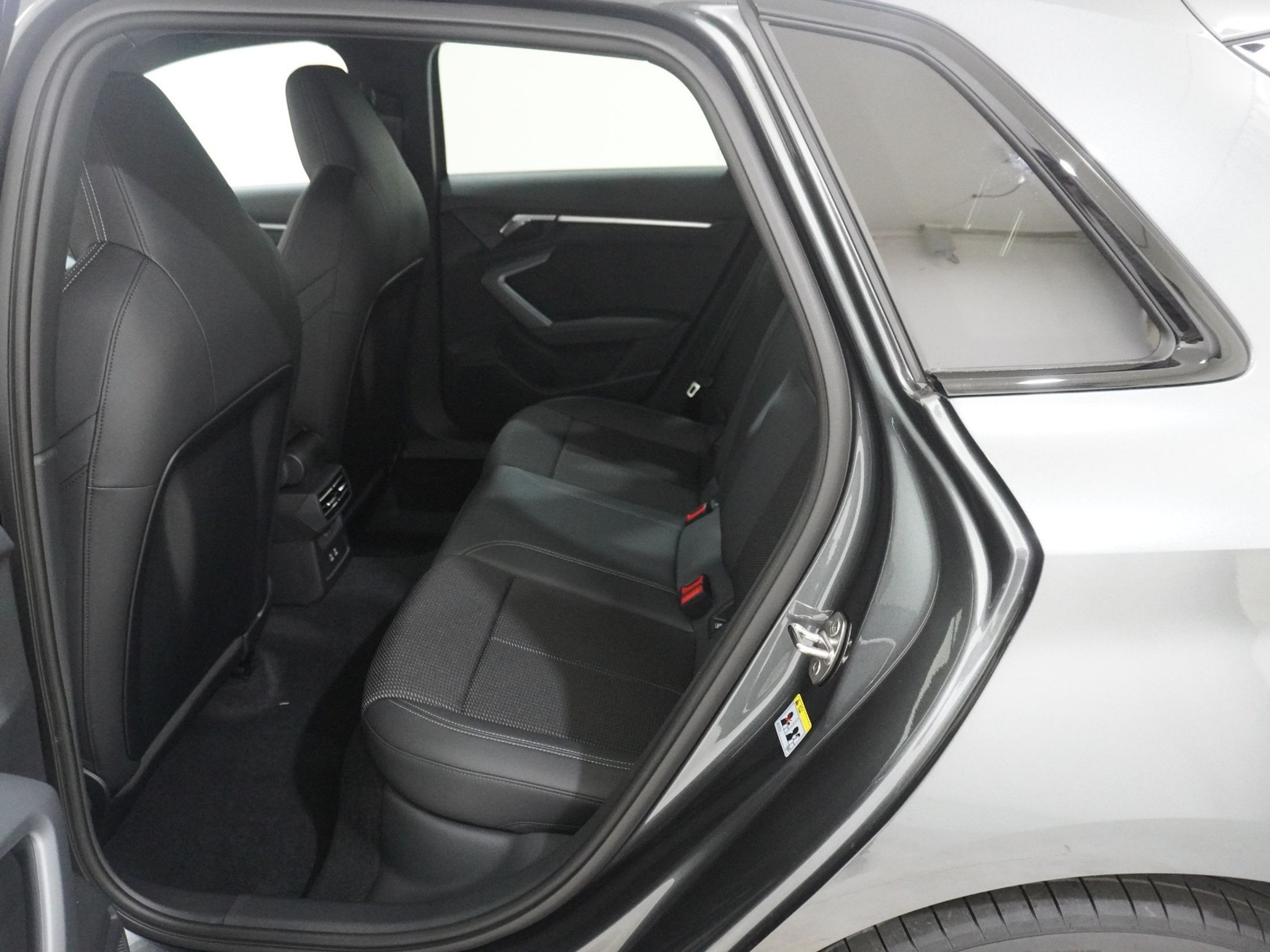 listing desktop thumbnail image 13