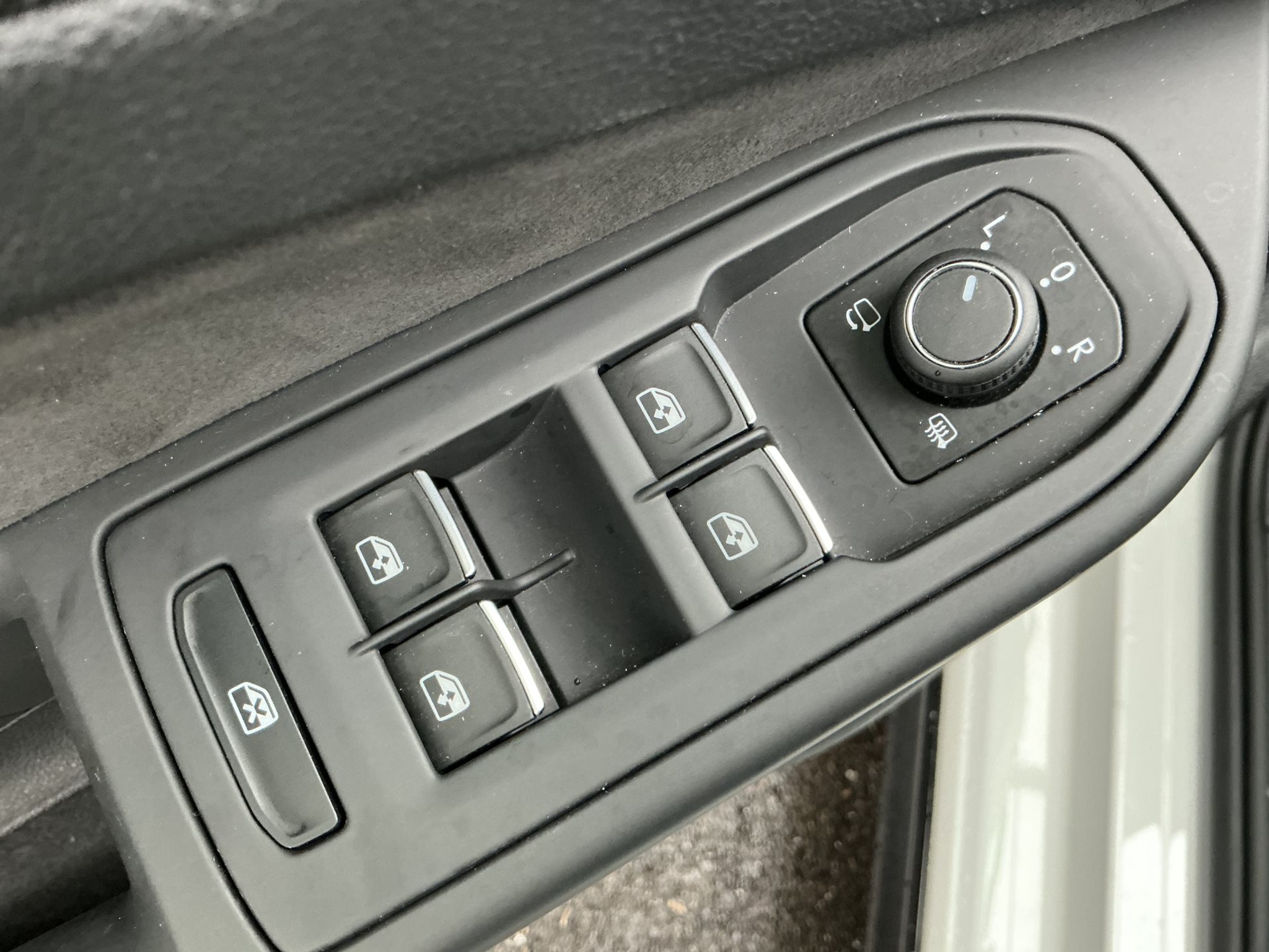 listing desktop thumbnail image 26