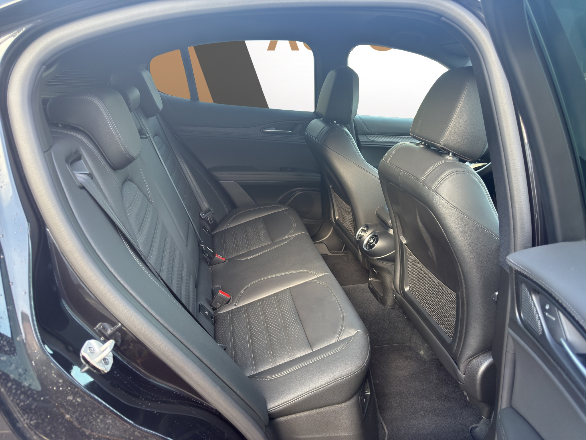 listing desktop thumbnail image 11