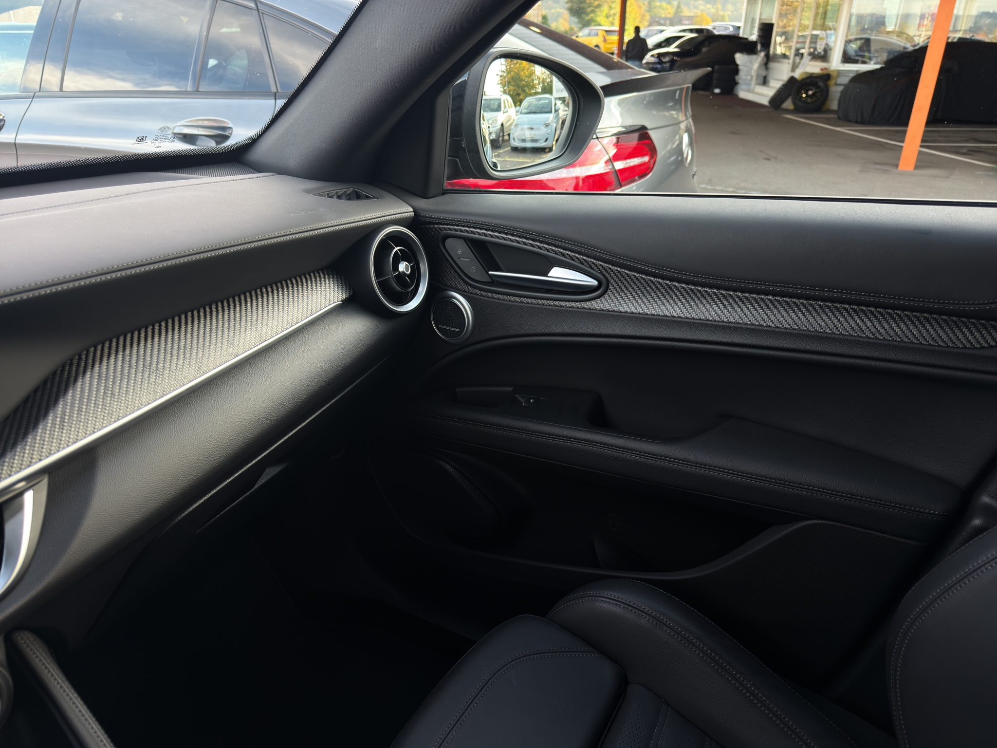 listing desktop thumbnail image 27