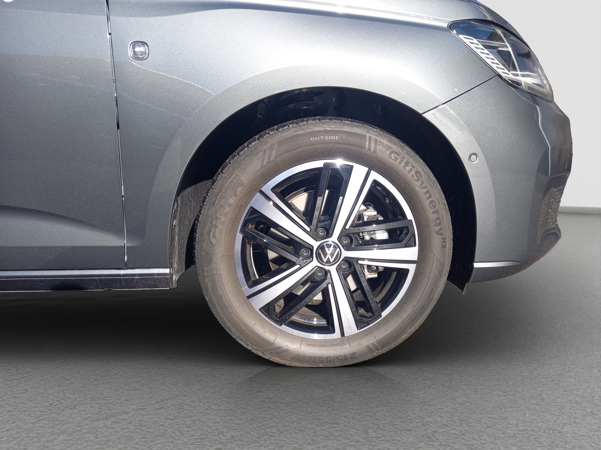 listing desktop thumbnail image 4