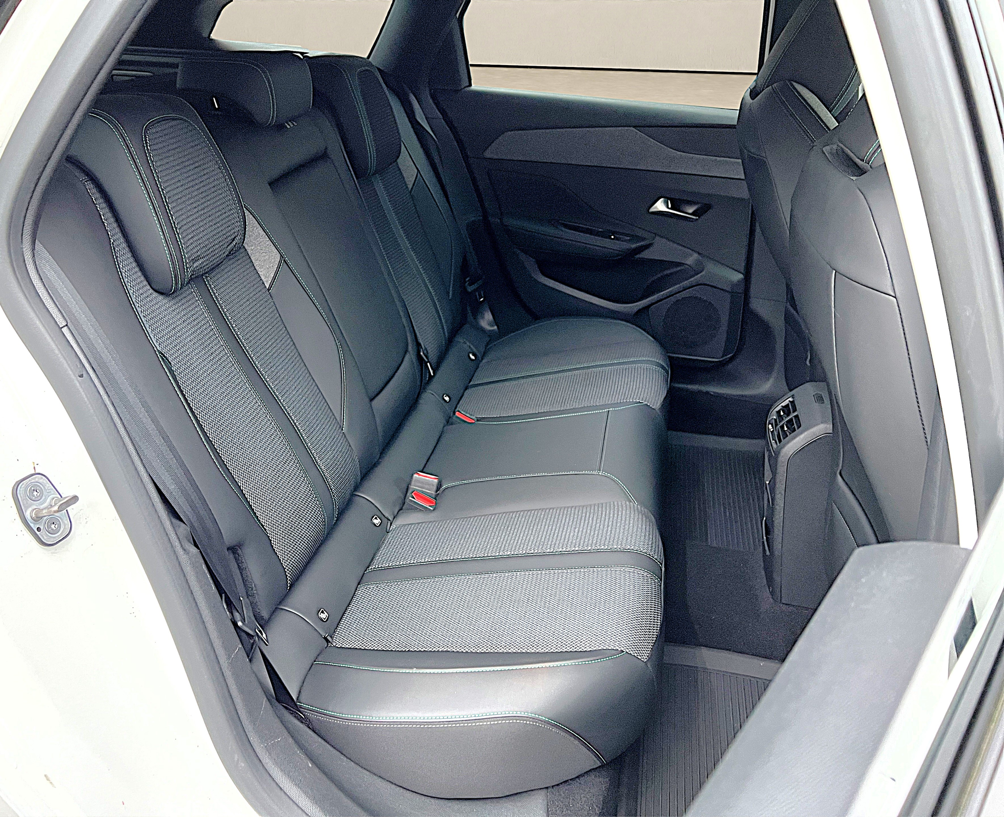 listing desktop thumbnail image 13