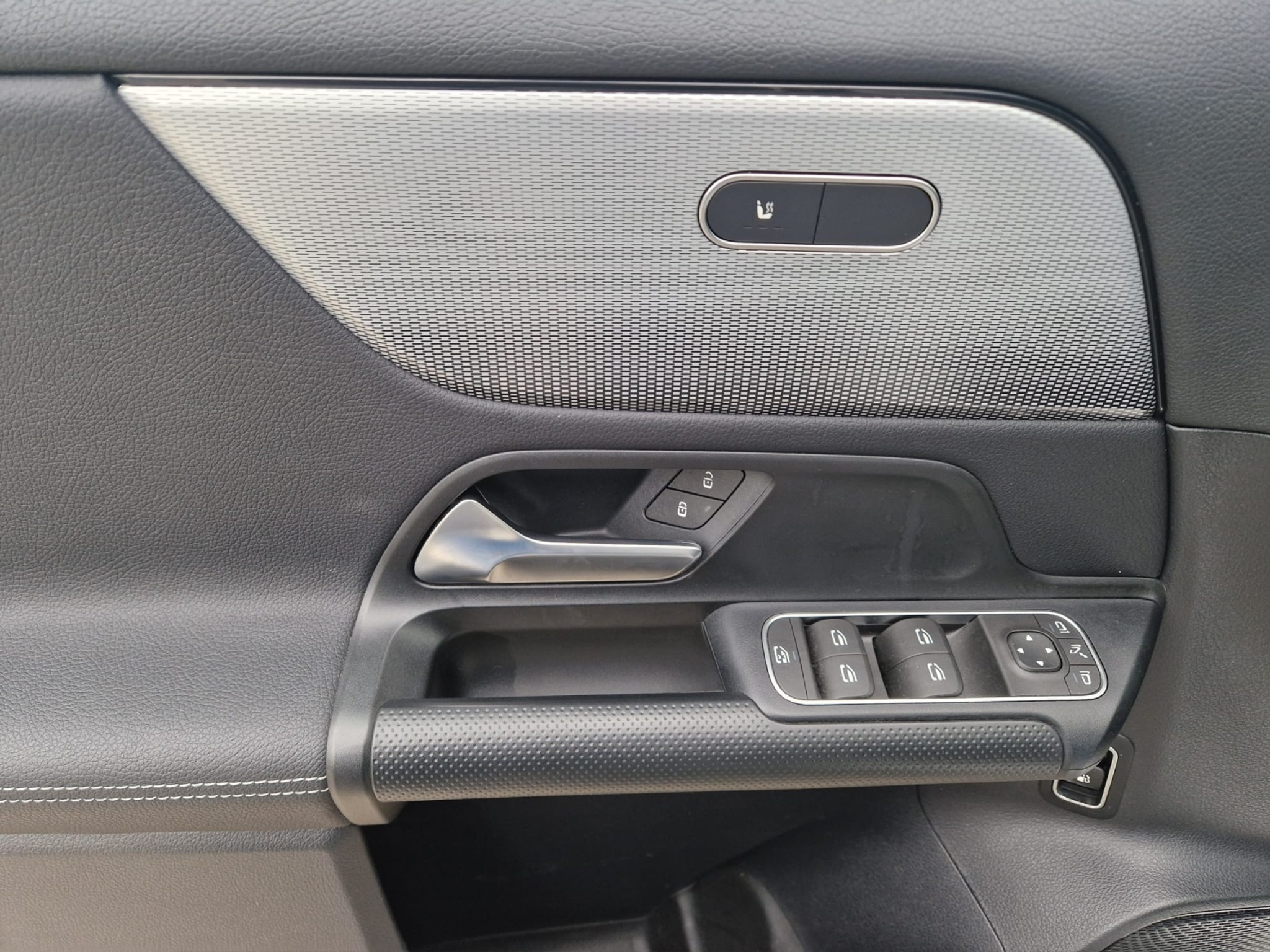 listing desktop thumbnail image 8