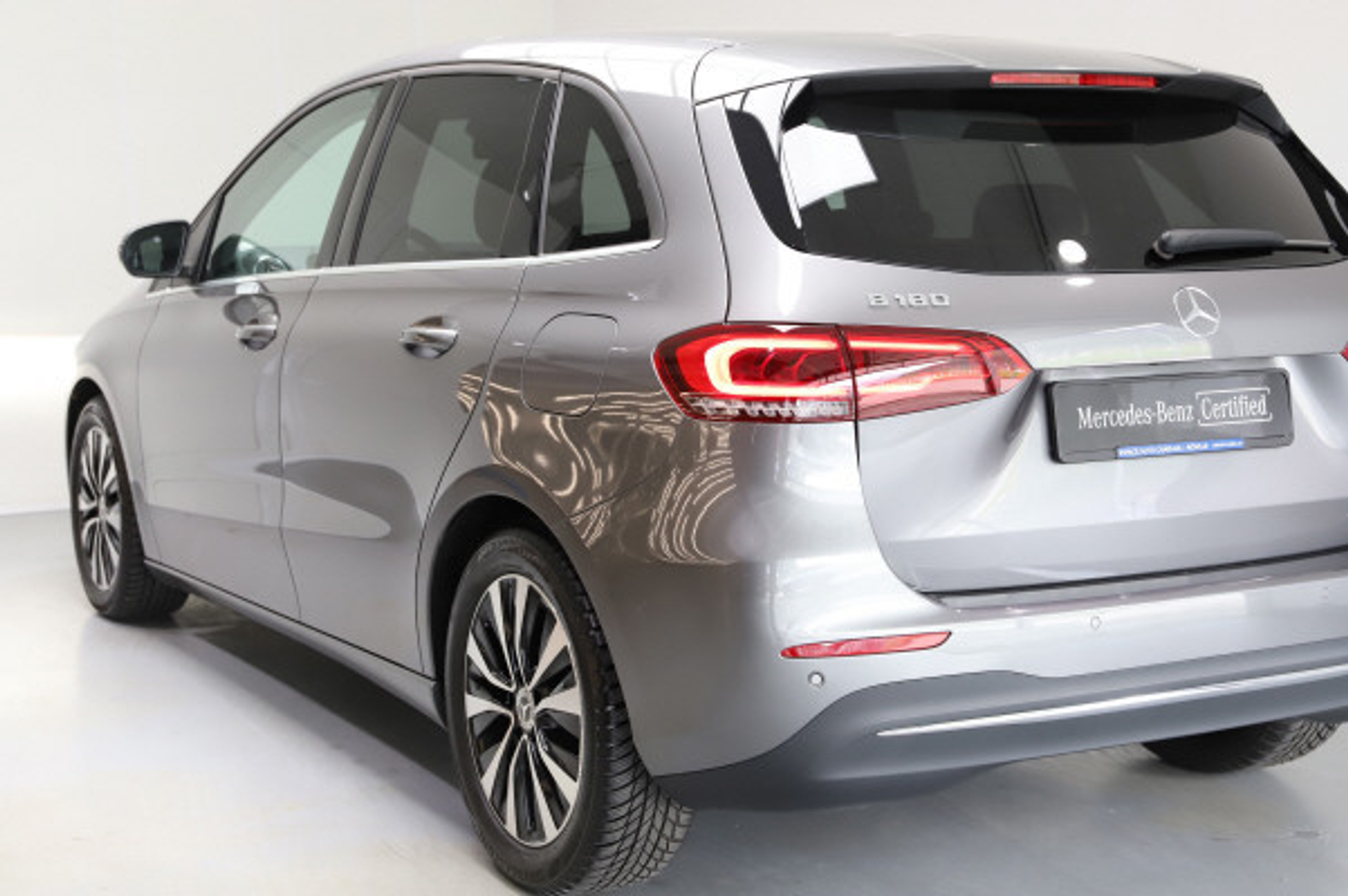 listing desktop thumbnail image 3