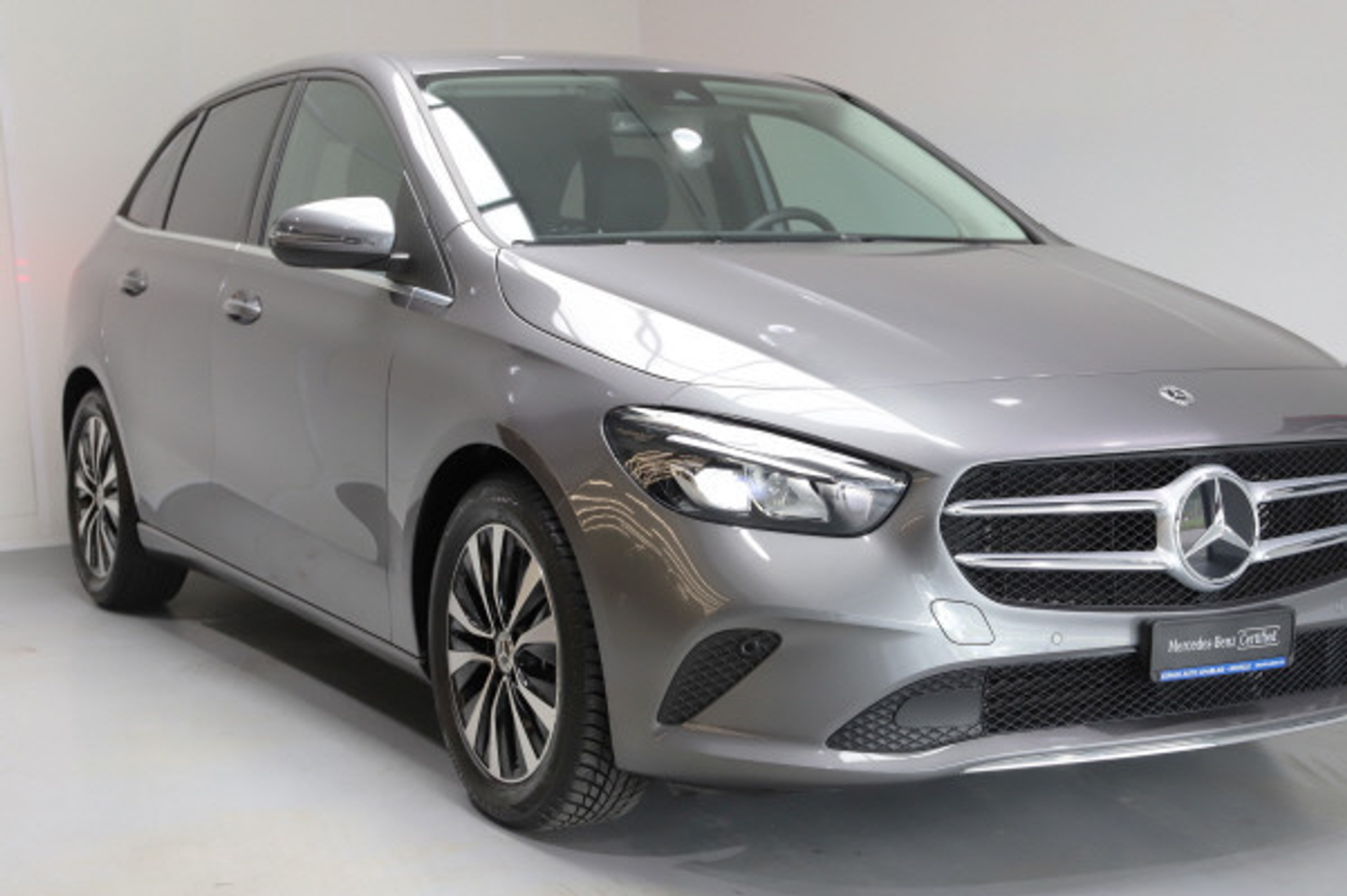 listing desktop thumbnail image 1