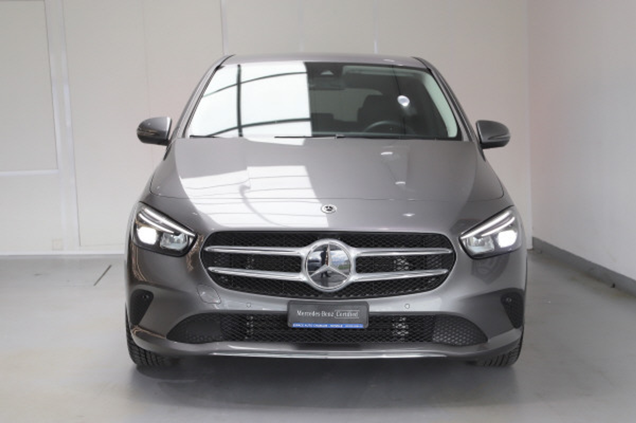 listing desktop thumbnail image 4