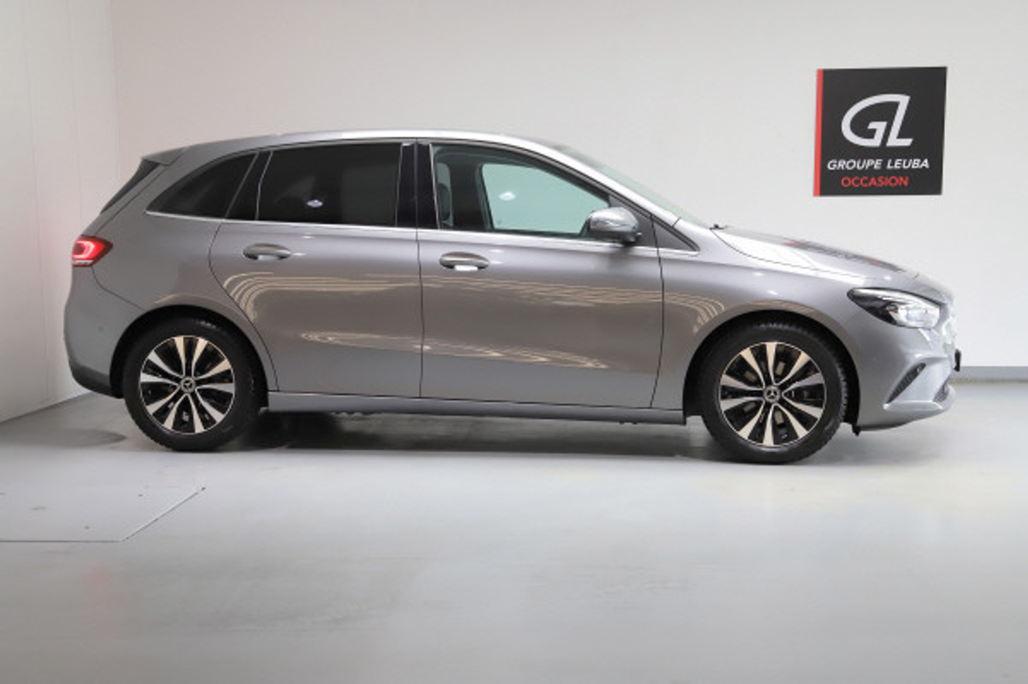 listing desktop thumbnail image 6