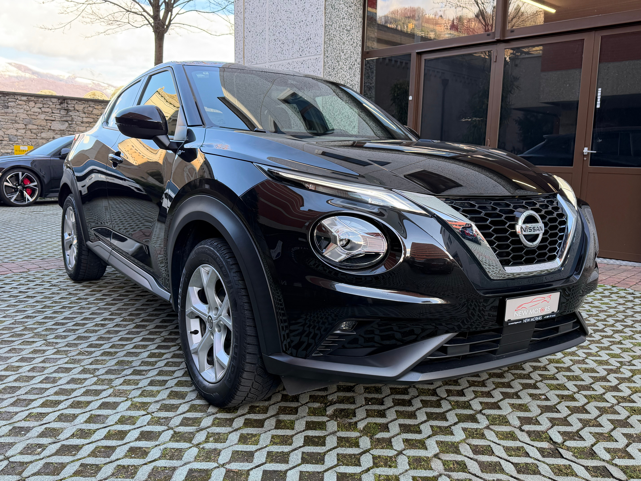 listing desktop thumbnail image 3