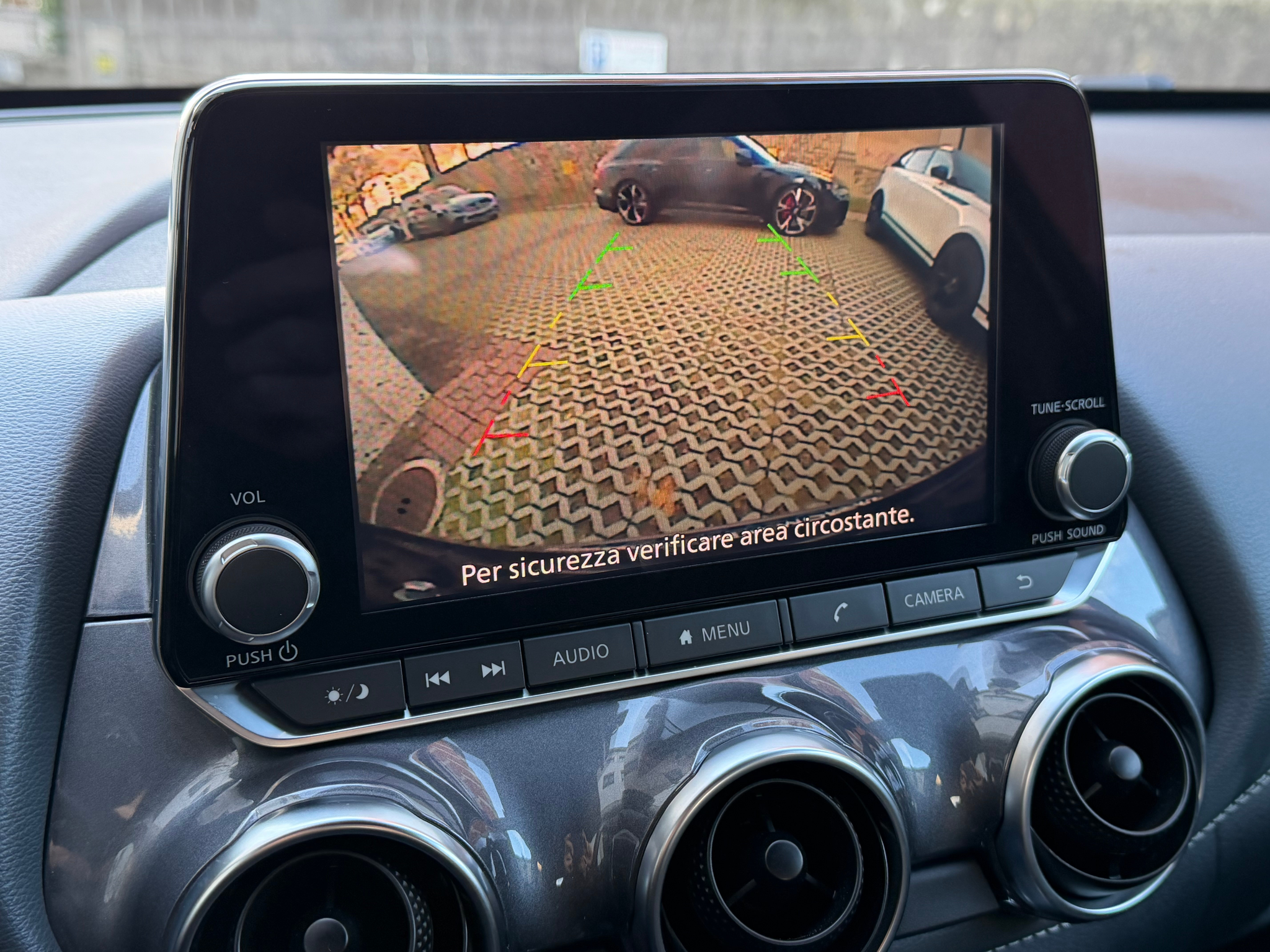 listing desktop thumbnail image 10