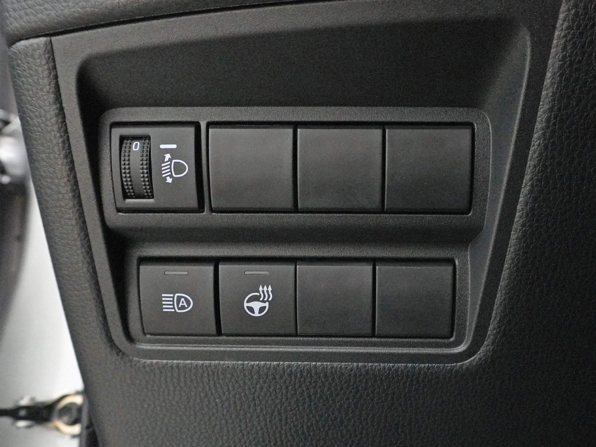 listing desktop thumbnail image 15