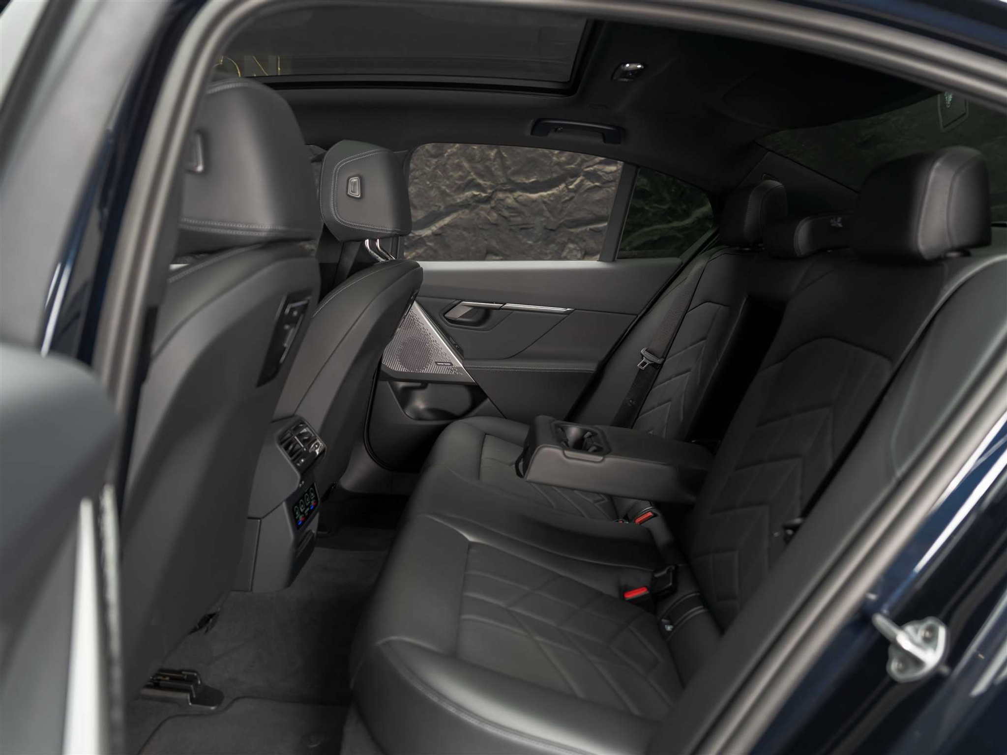 listing desktop thumbnail image 12