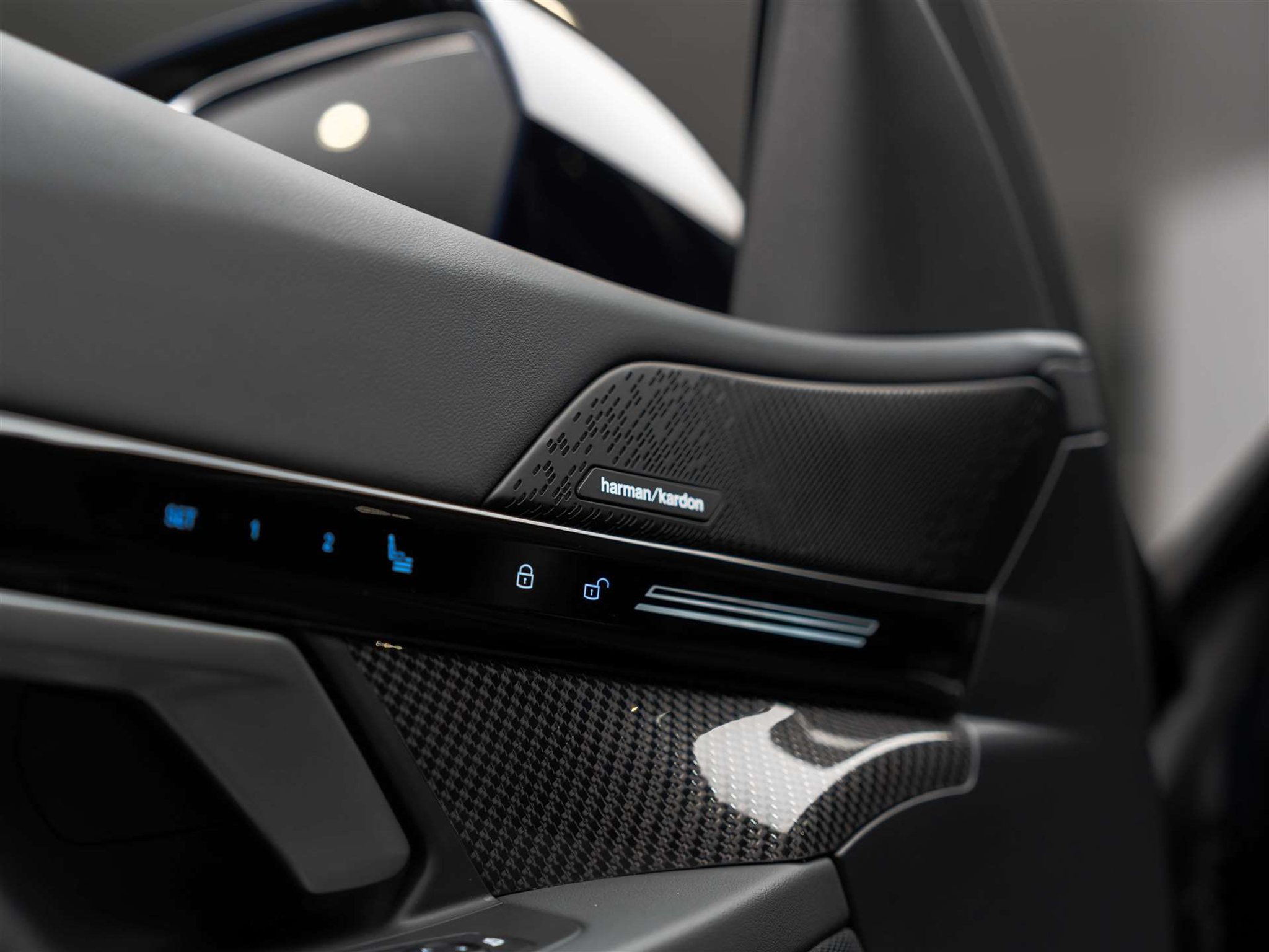 listing desktop thumbnail image 32