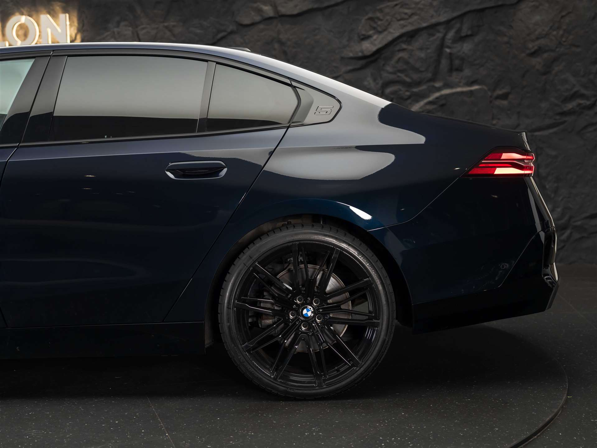 listing desktop thumbnail image 19