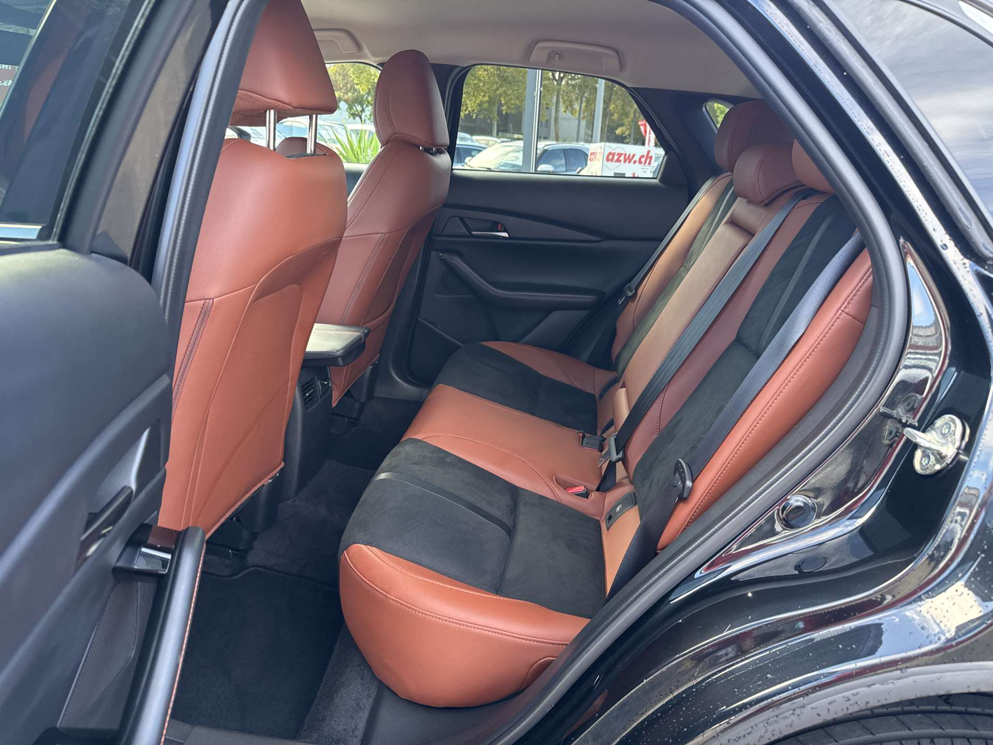 listing desktop thumbnail image 6