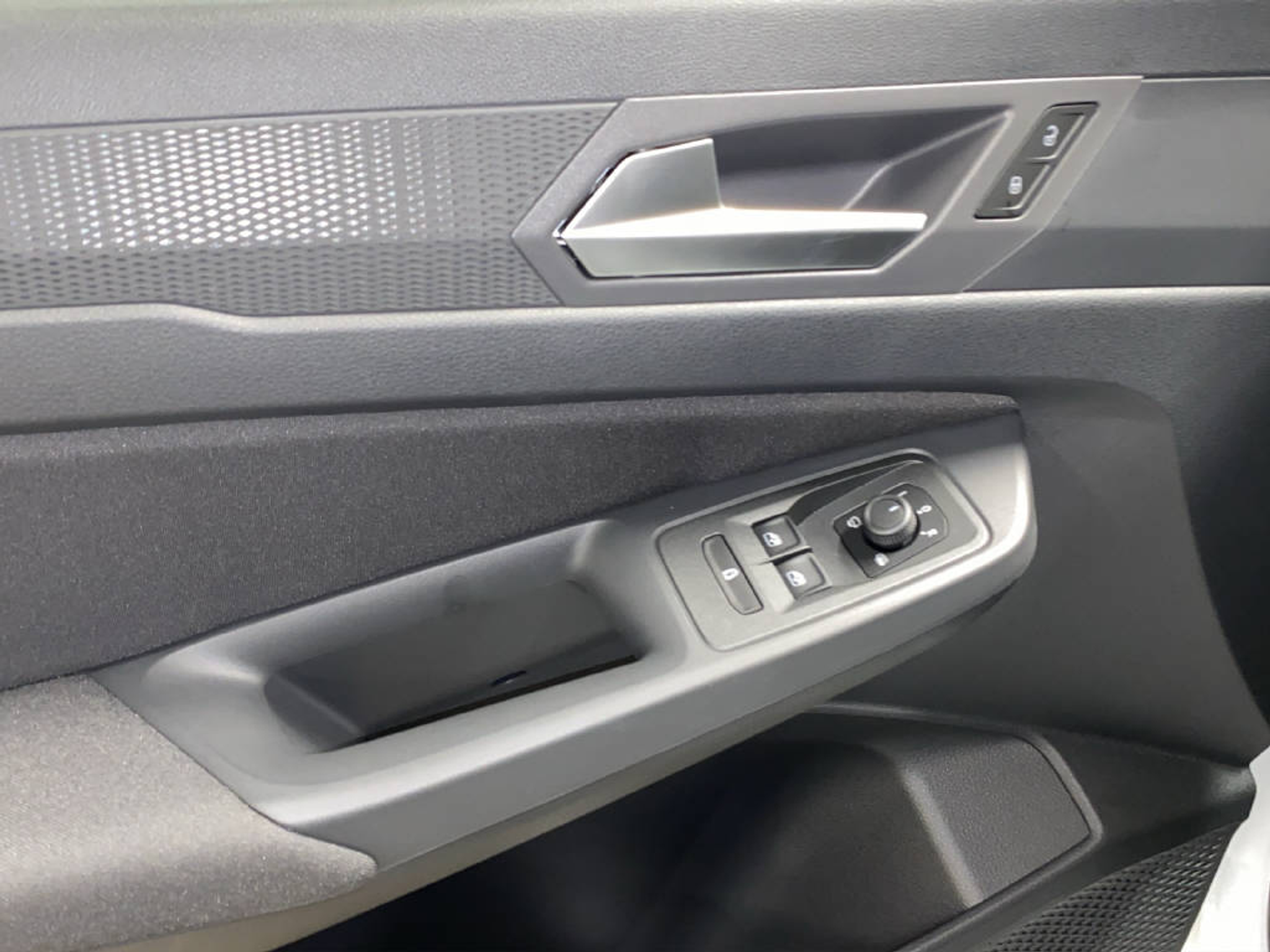 listing desktop thumbnail image 11