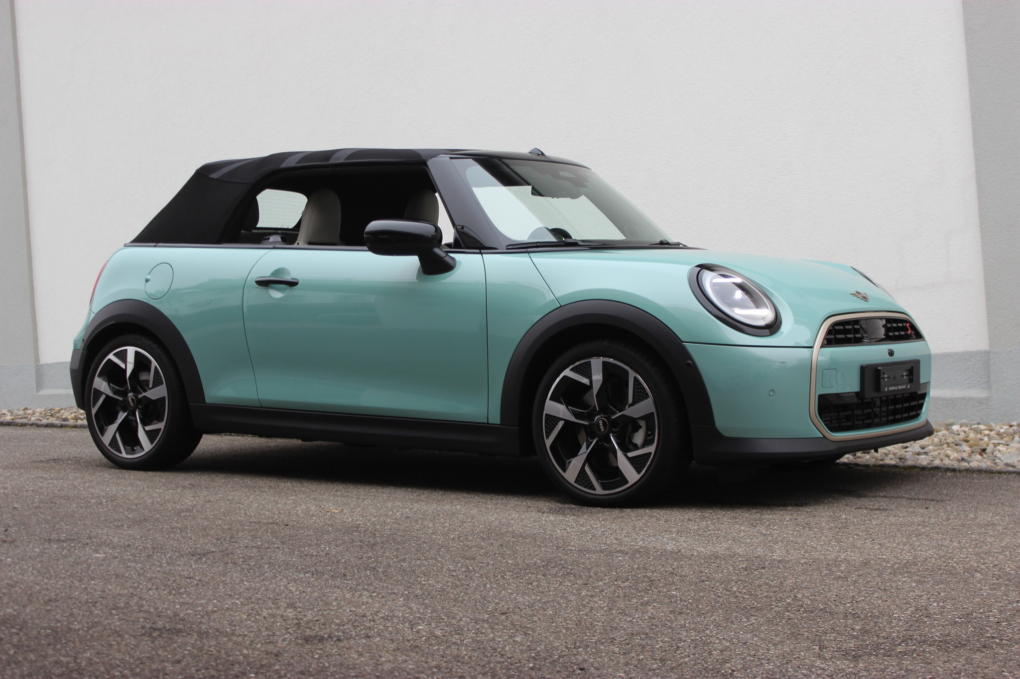 listing desktop thumbnail image 4