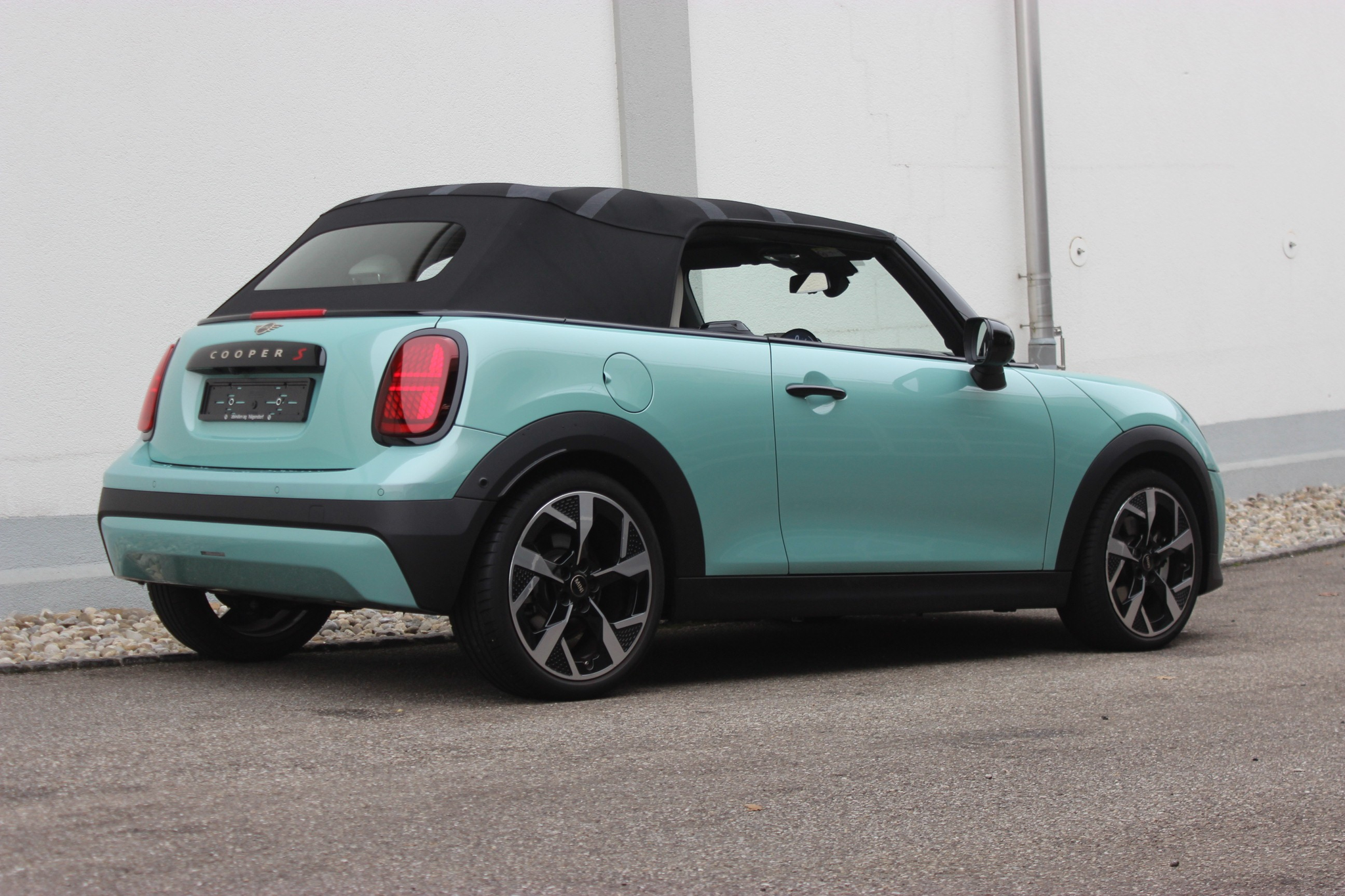 listing desktop thumbnail image 2