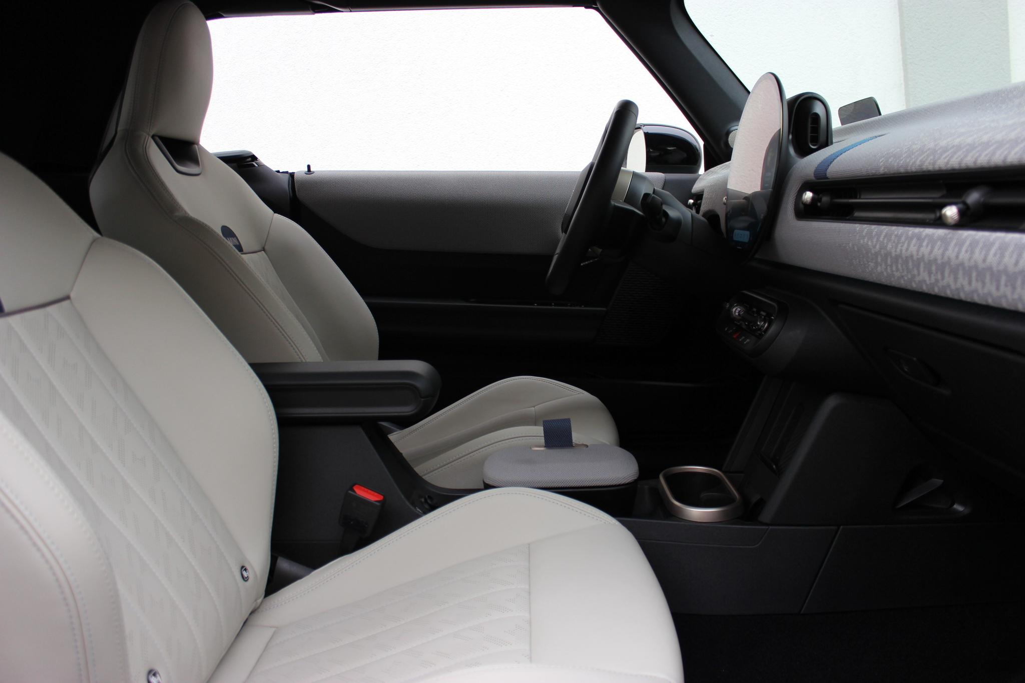 listing desktop thumbnail image 3