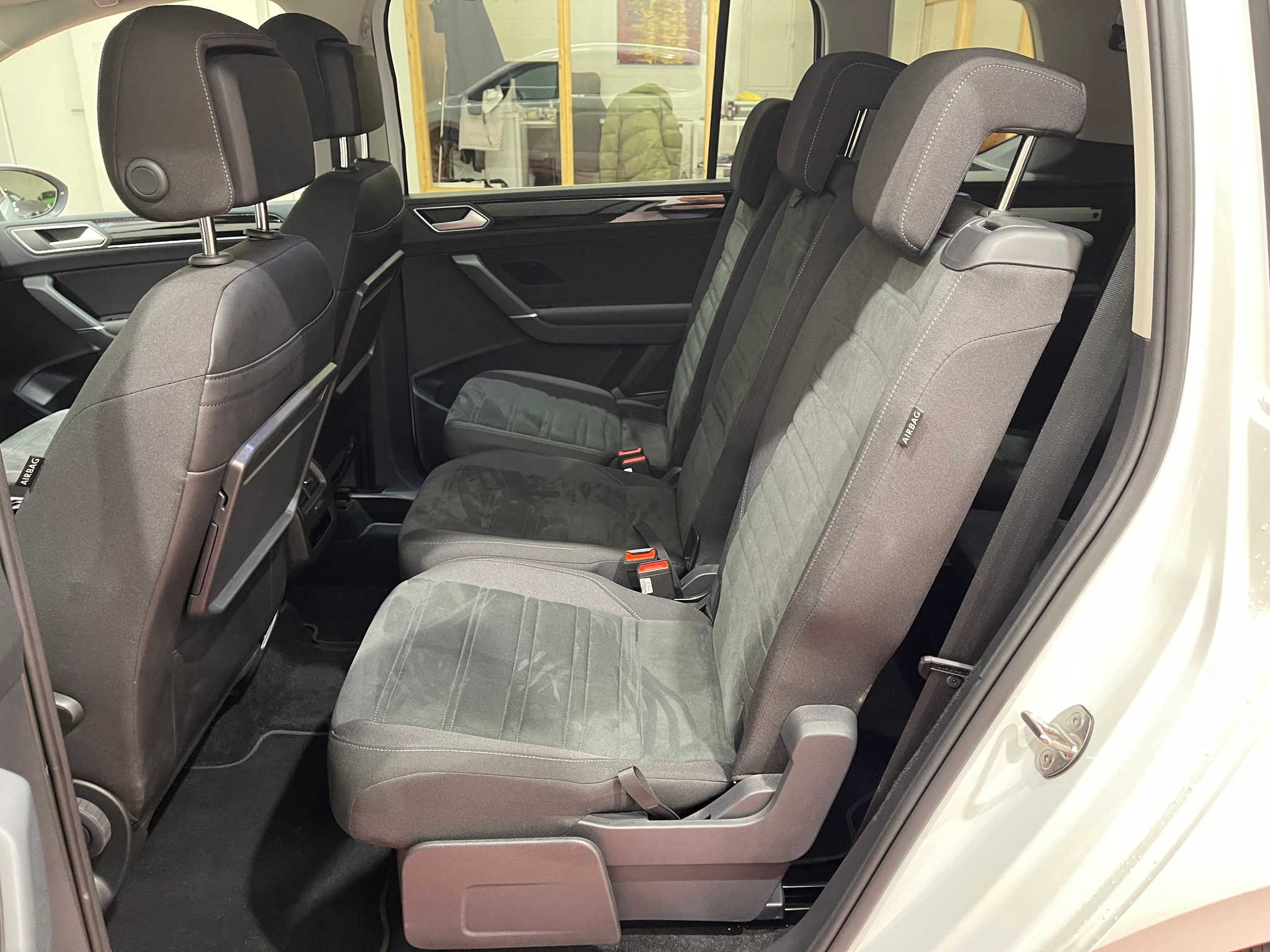 listing desktop thumbnail image 11