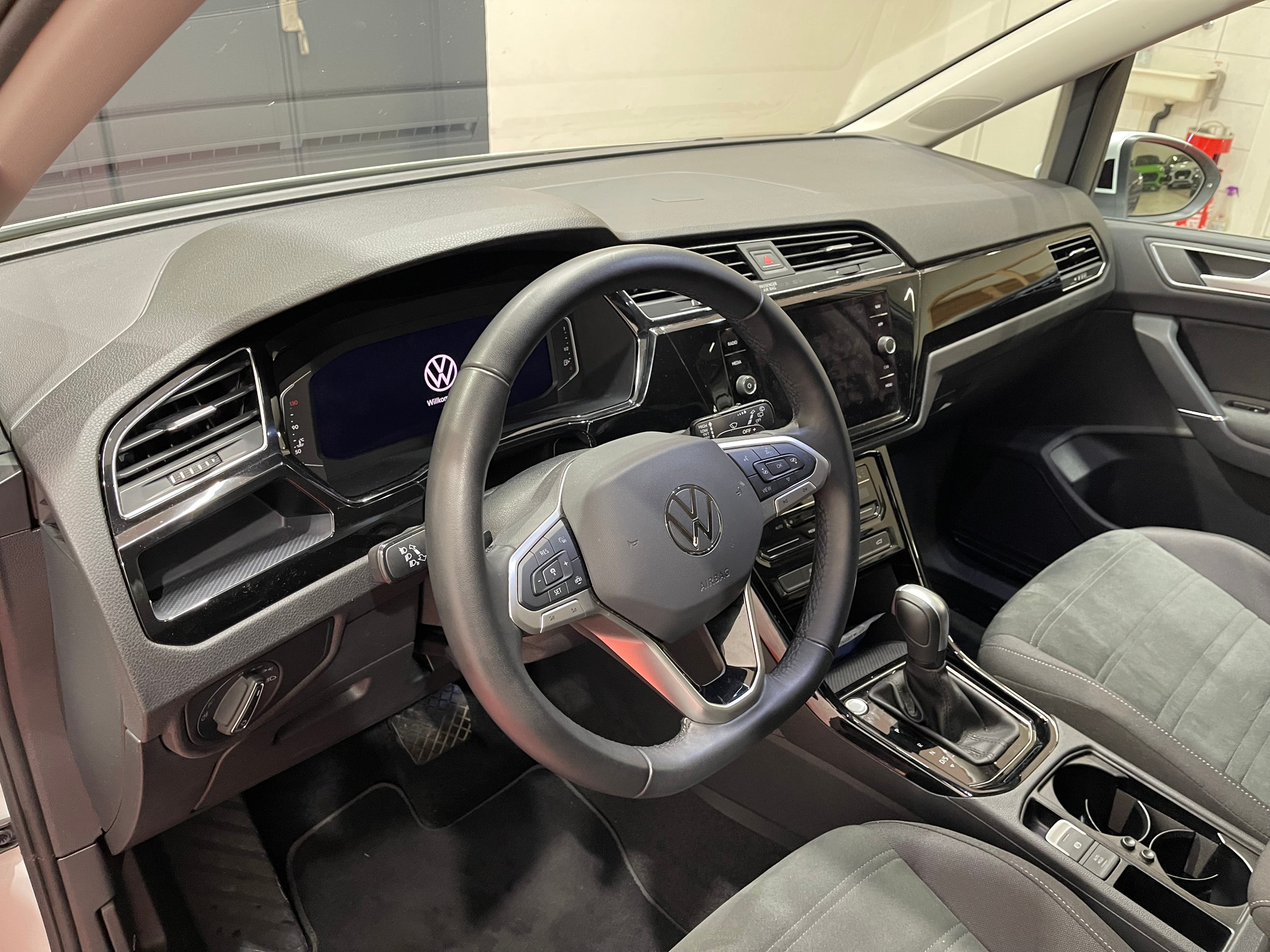 listing desktop thumbnail image 10