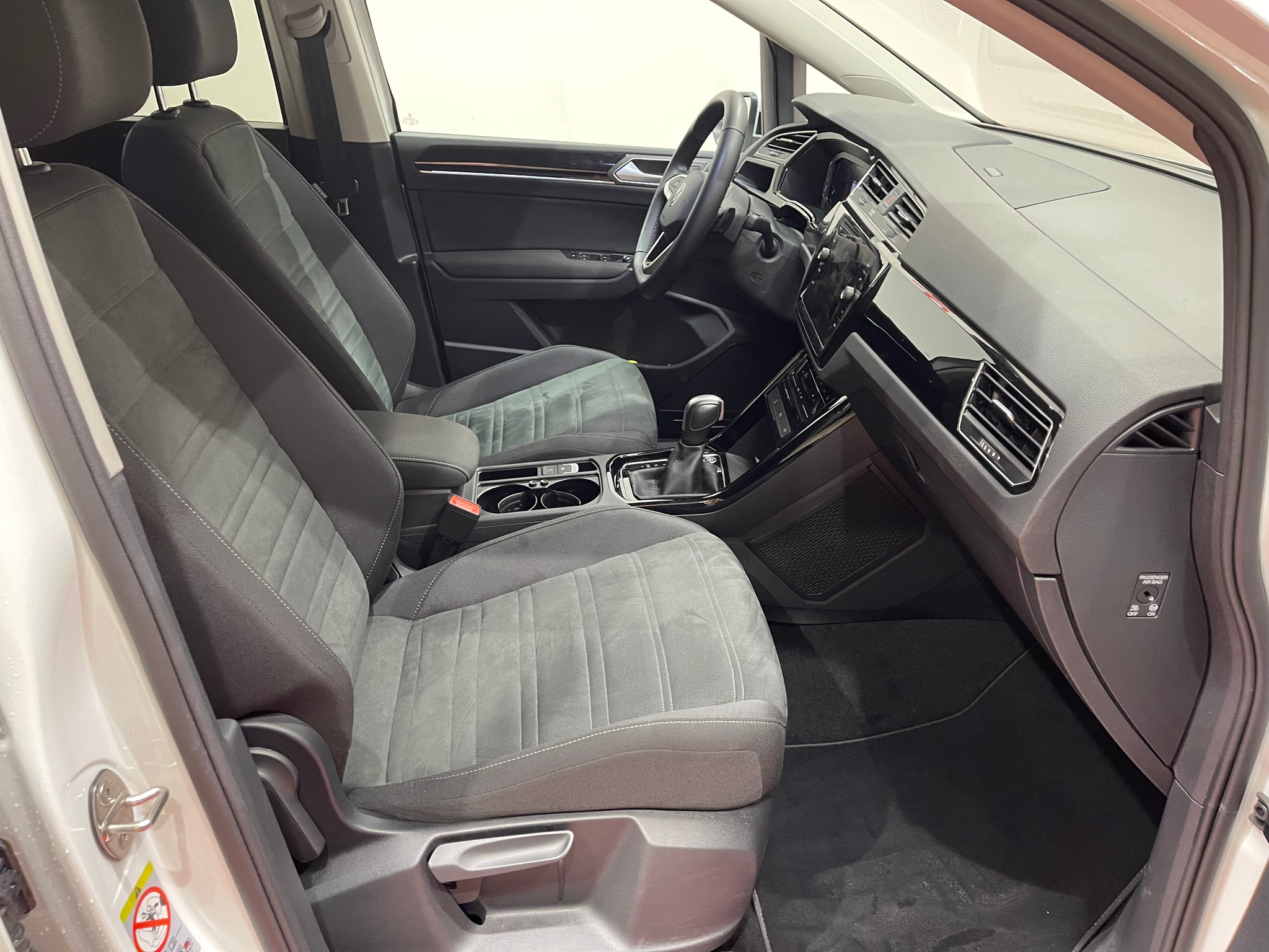 listing desktop thumbnail image 16