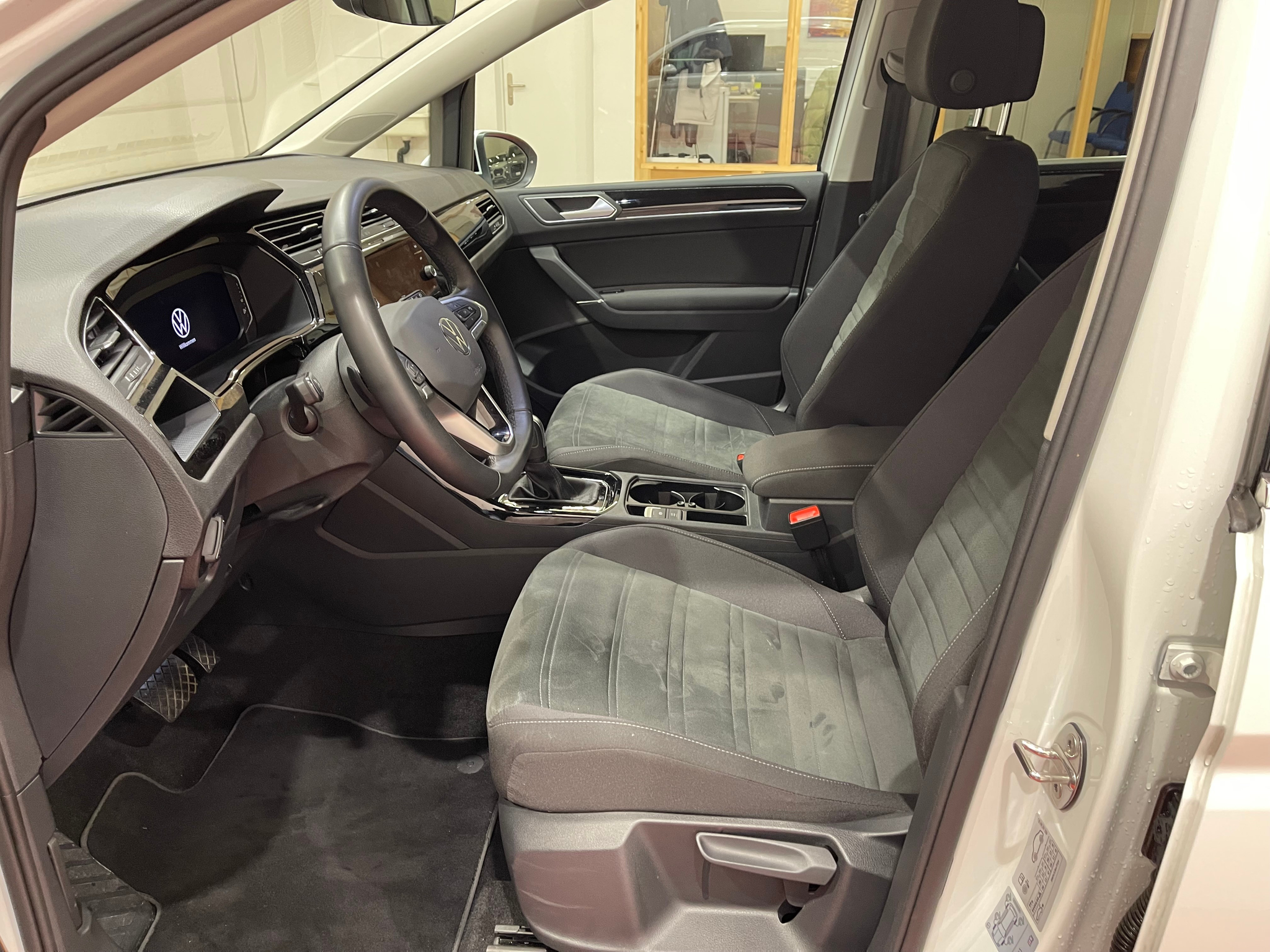 listing desktop thumbnail image 8