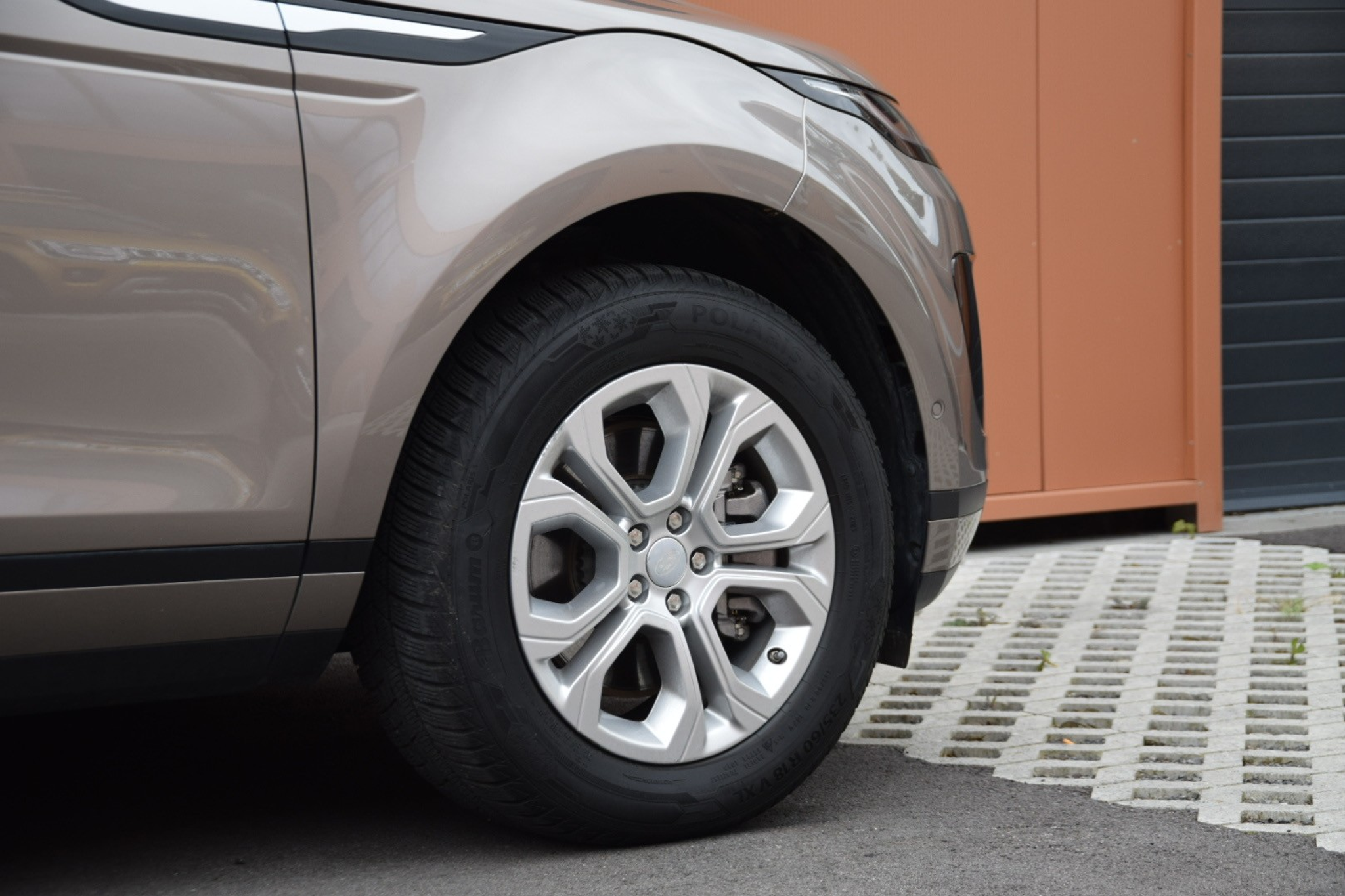 listing desktop thumbnail image 4