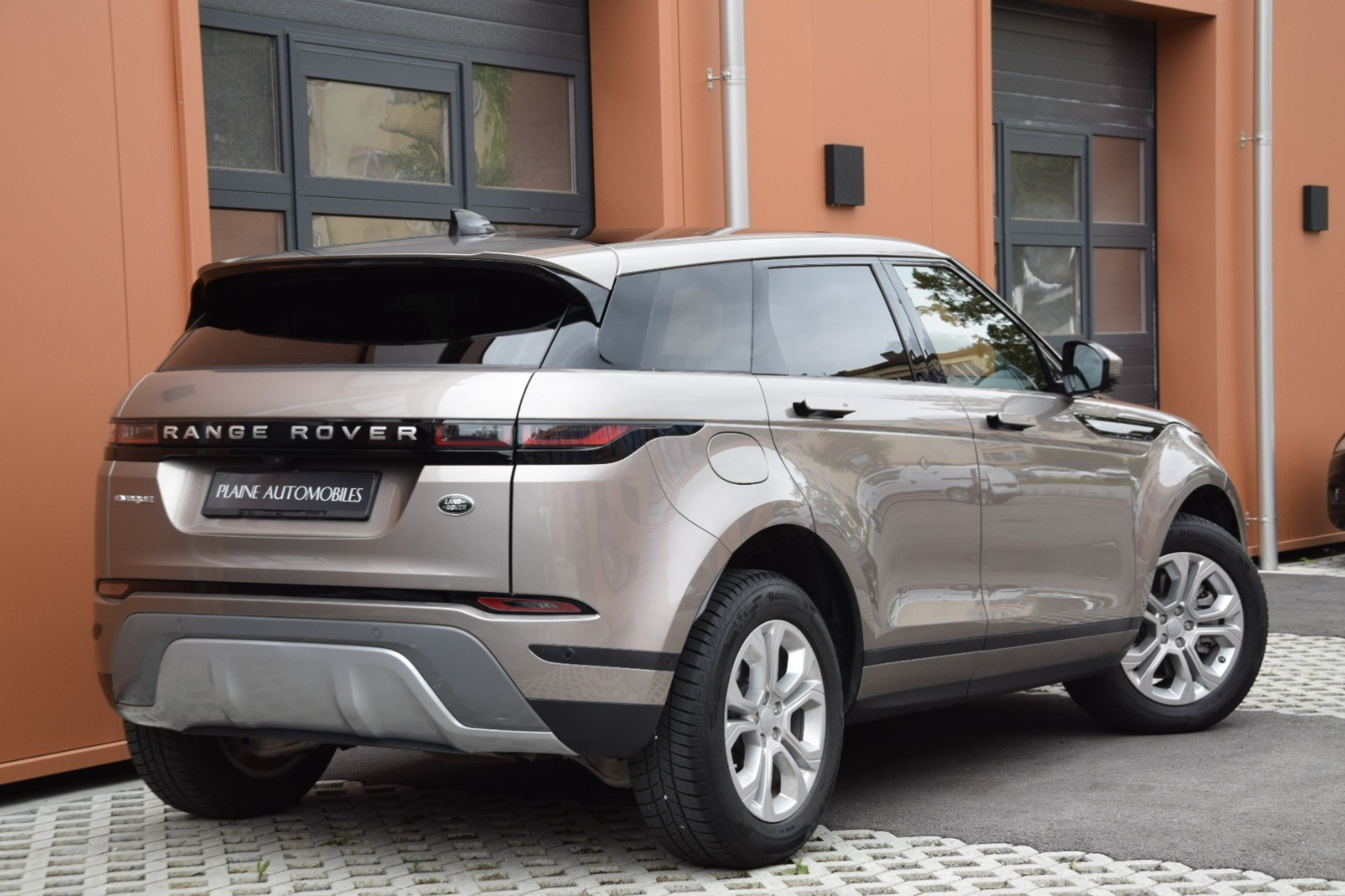 listing desktop thumbnail image 6