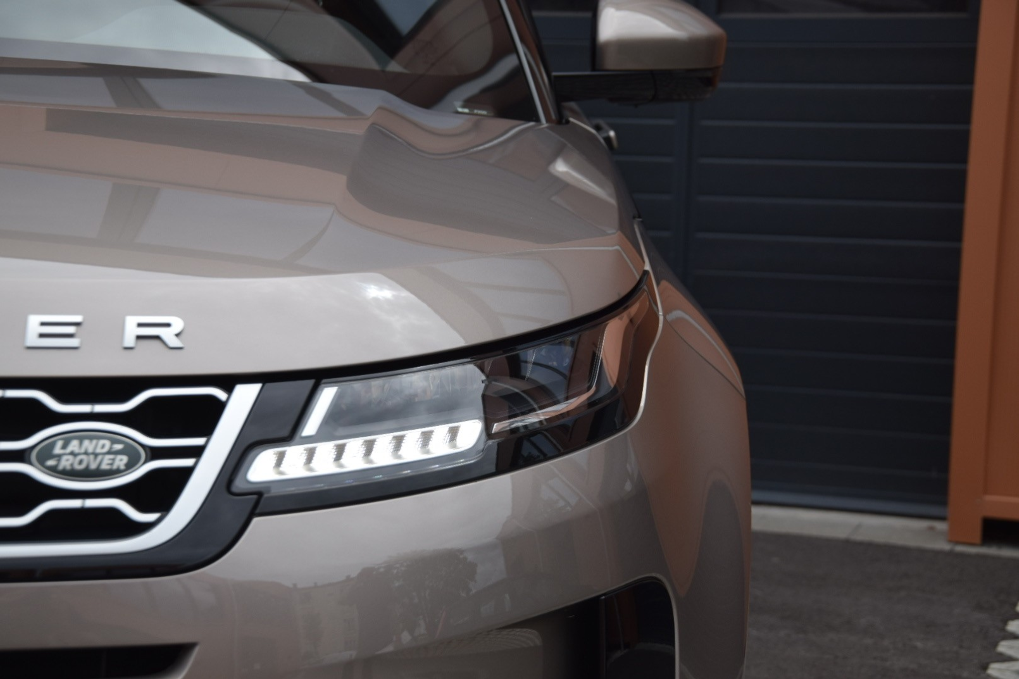 listing desktop thumbnail image 2