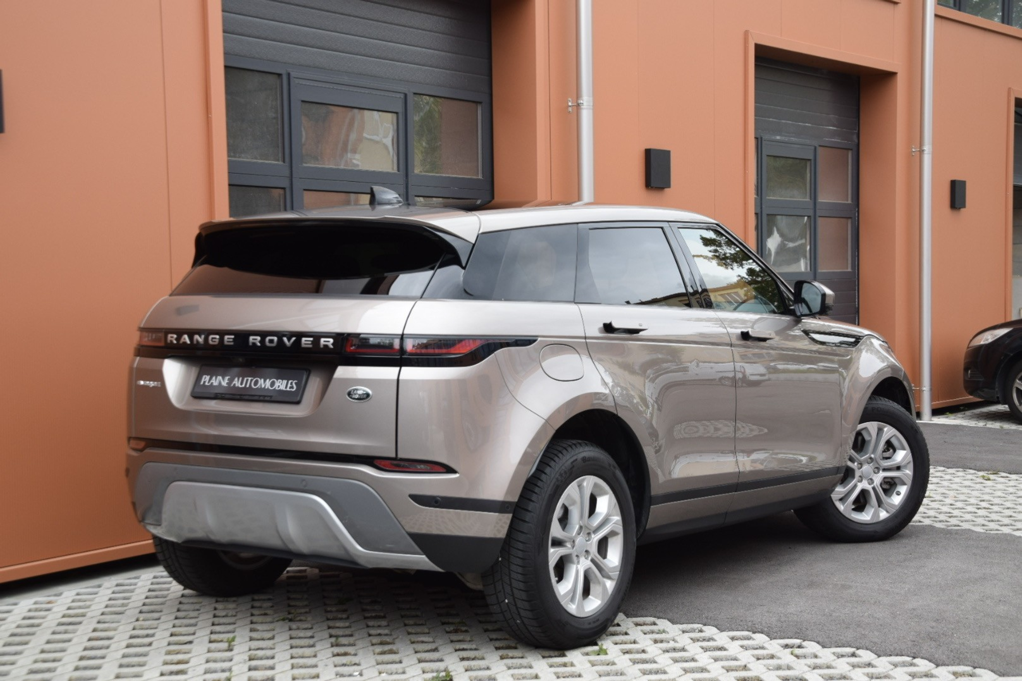 listing desktop thumbnail image 5