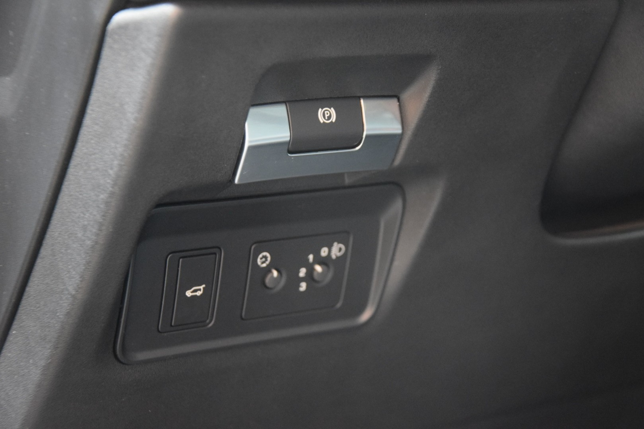 listing desktop thumbnail image 16