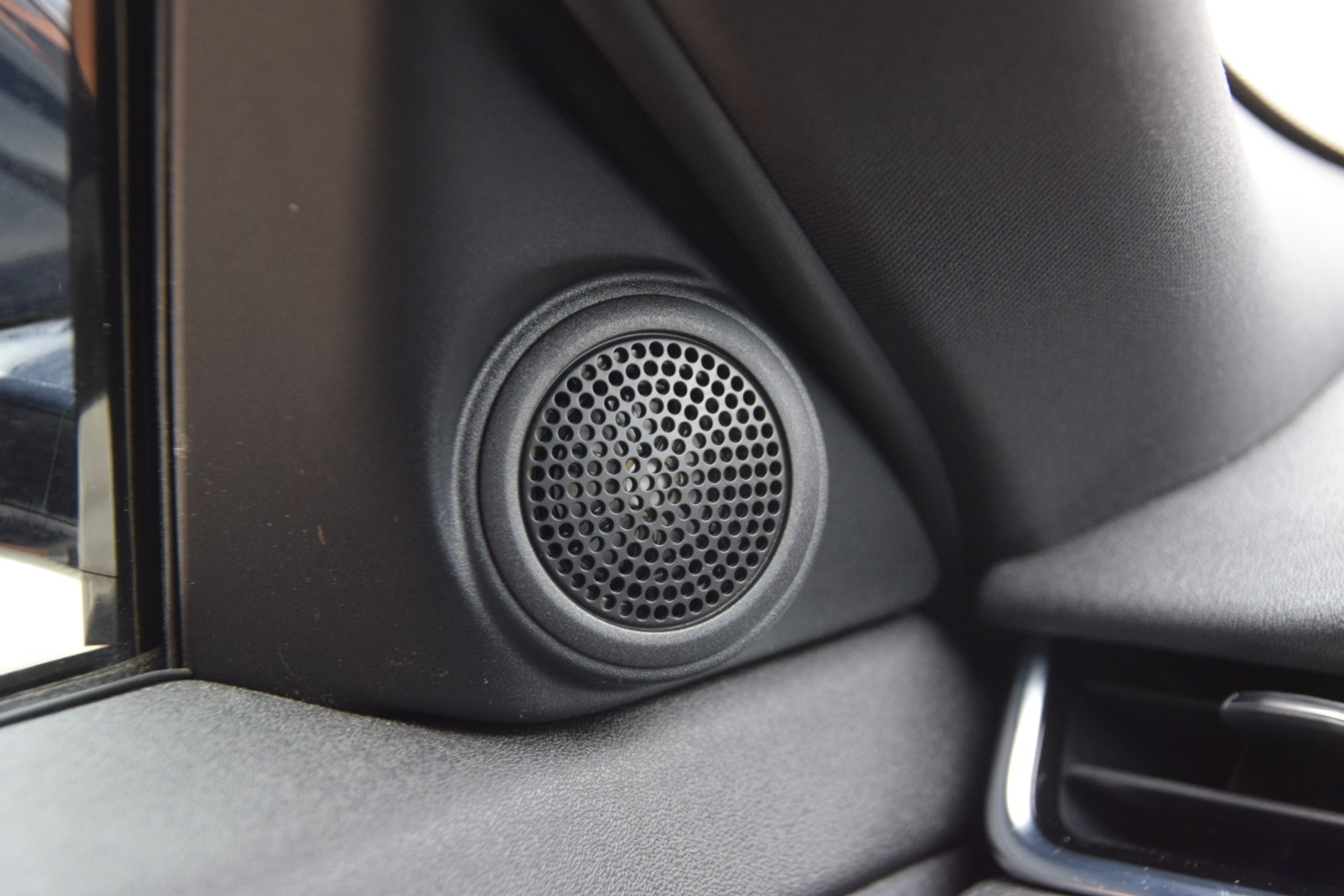 listing desktop thumbnail image 17