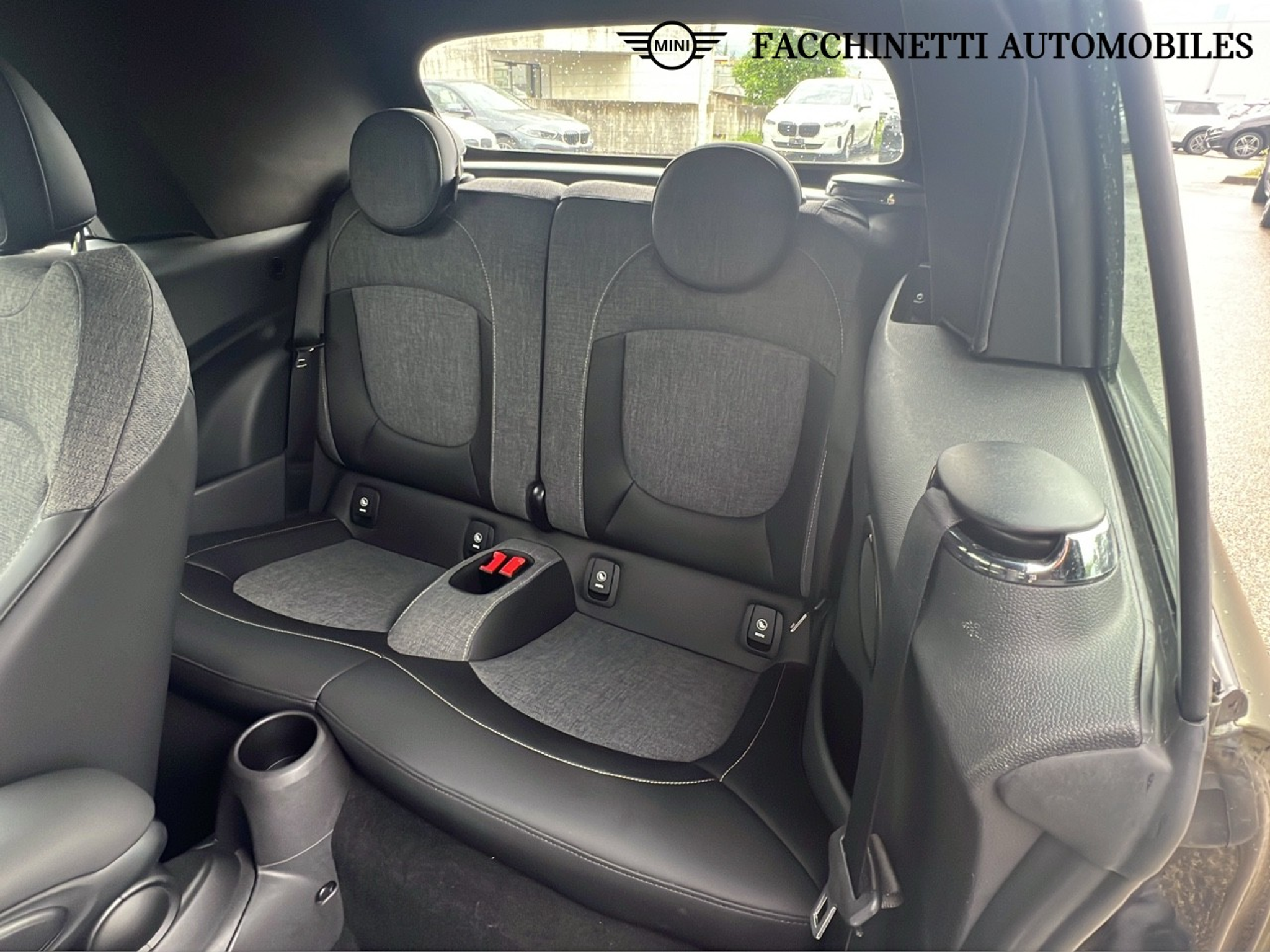 listing desktop thumbnail image 11