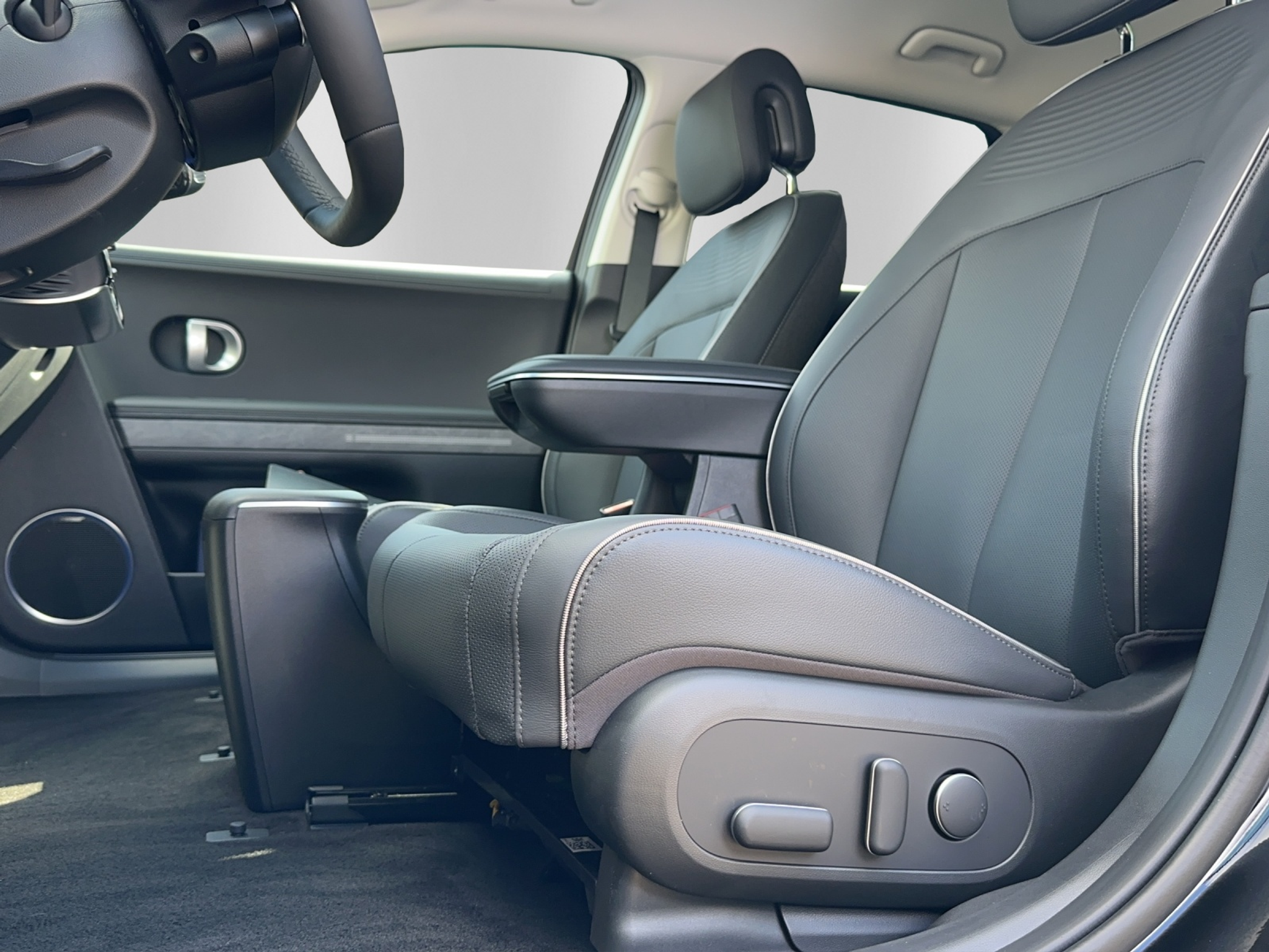 listing desktop thumbnail image 11