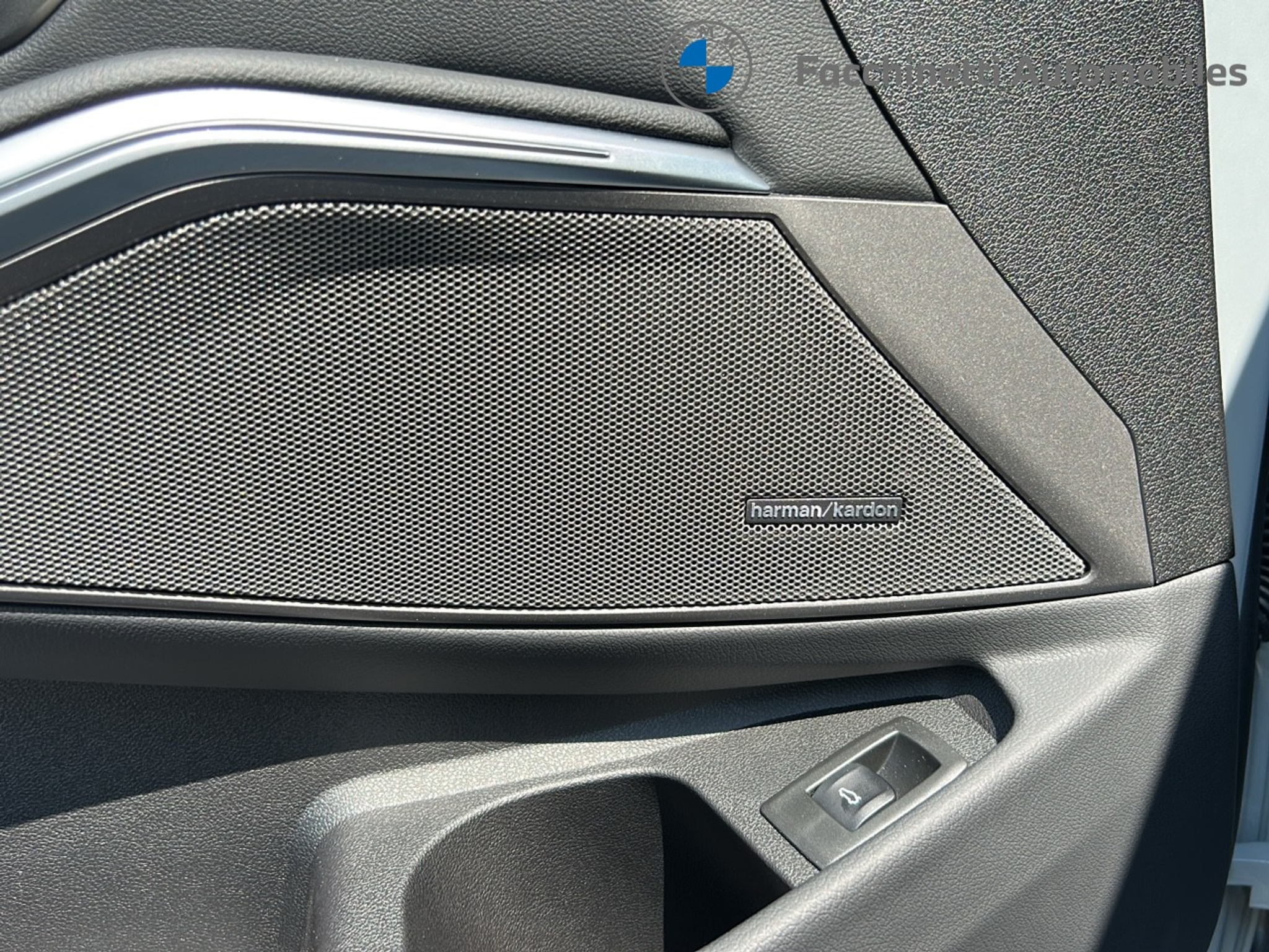 listing desktop thumbnail image 21