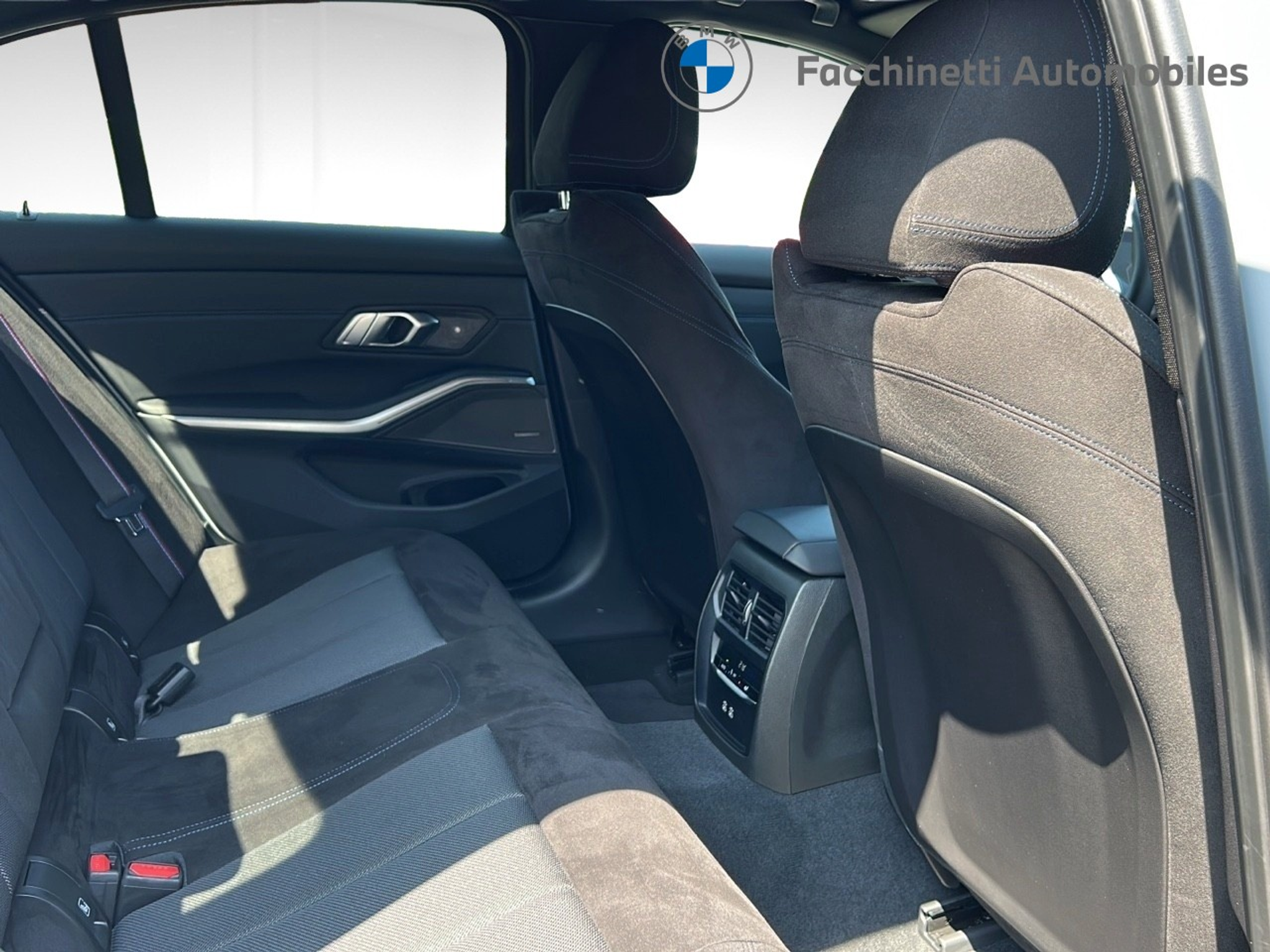 listing desktop thumbnail image 11