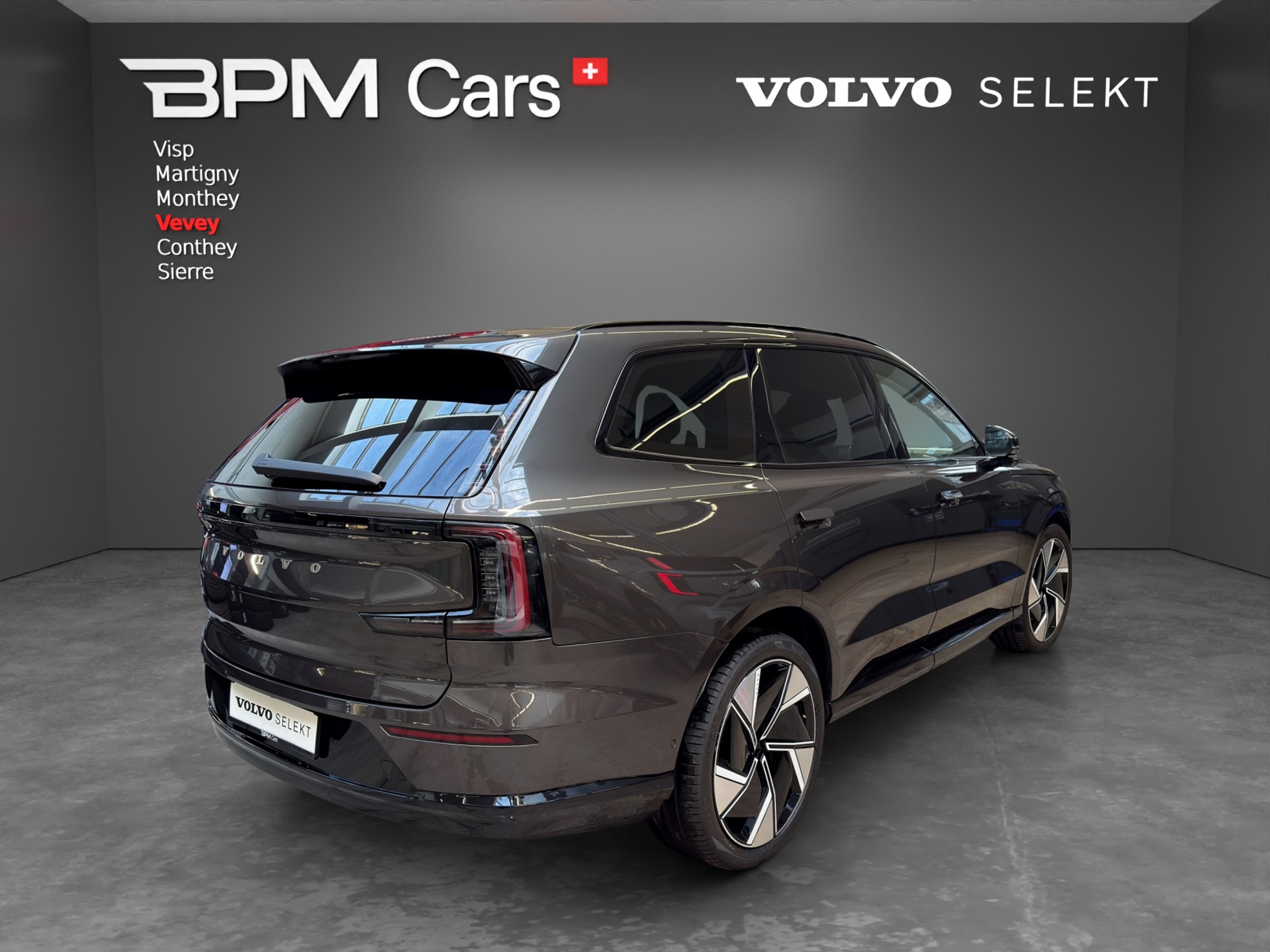 listing desktop thumbnail image 4