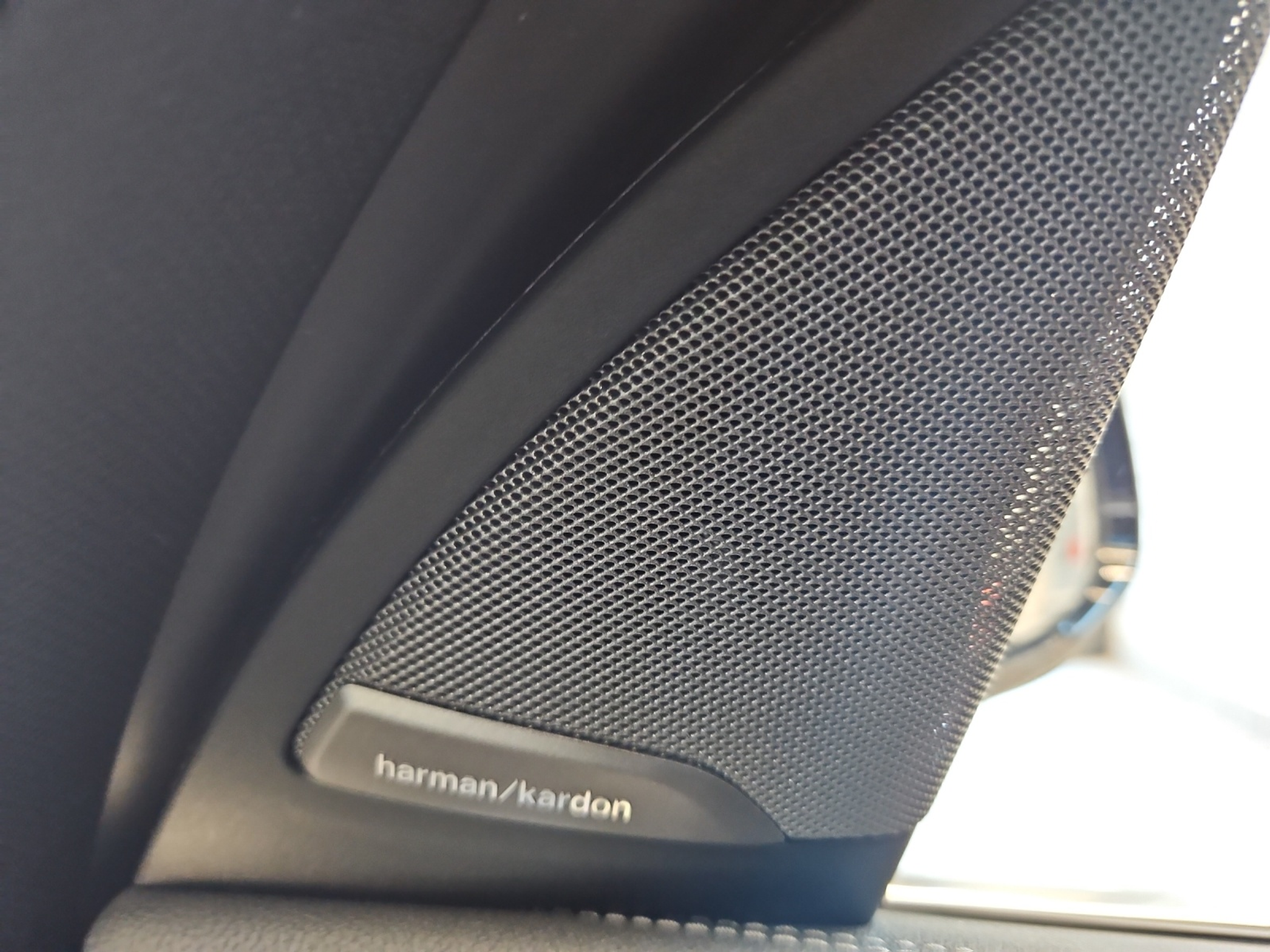 listing desktop thumbnail image 18