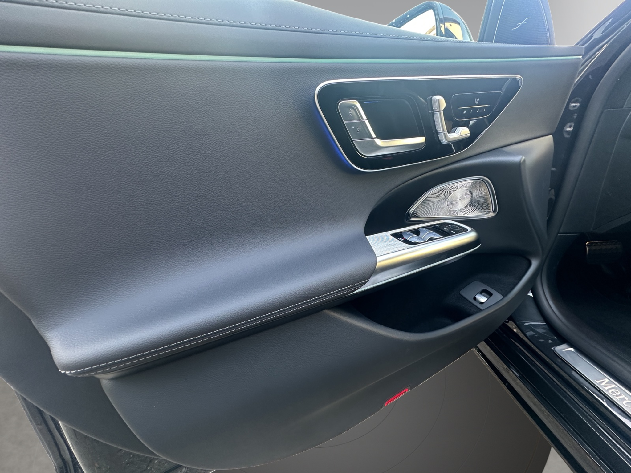 listing desktop thumbnail image 5