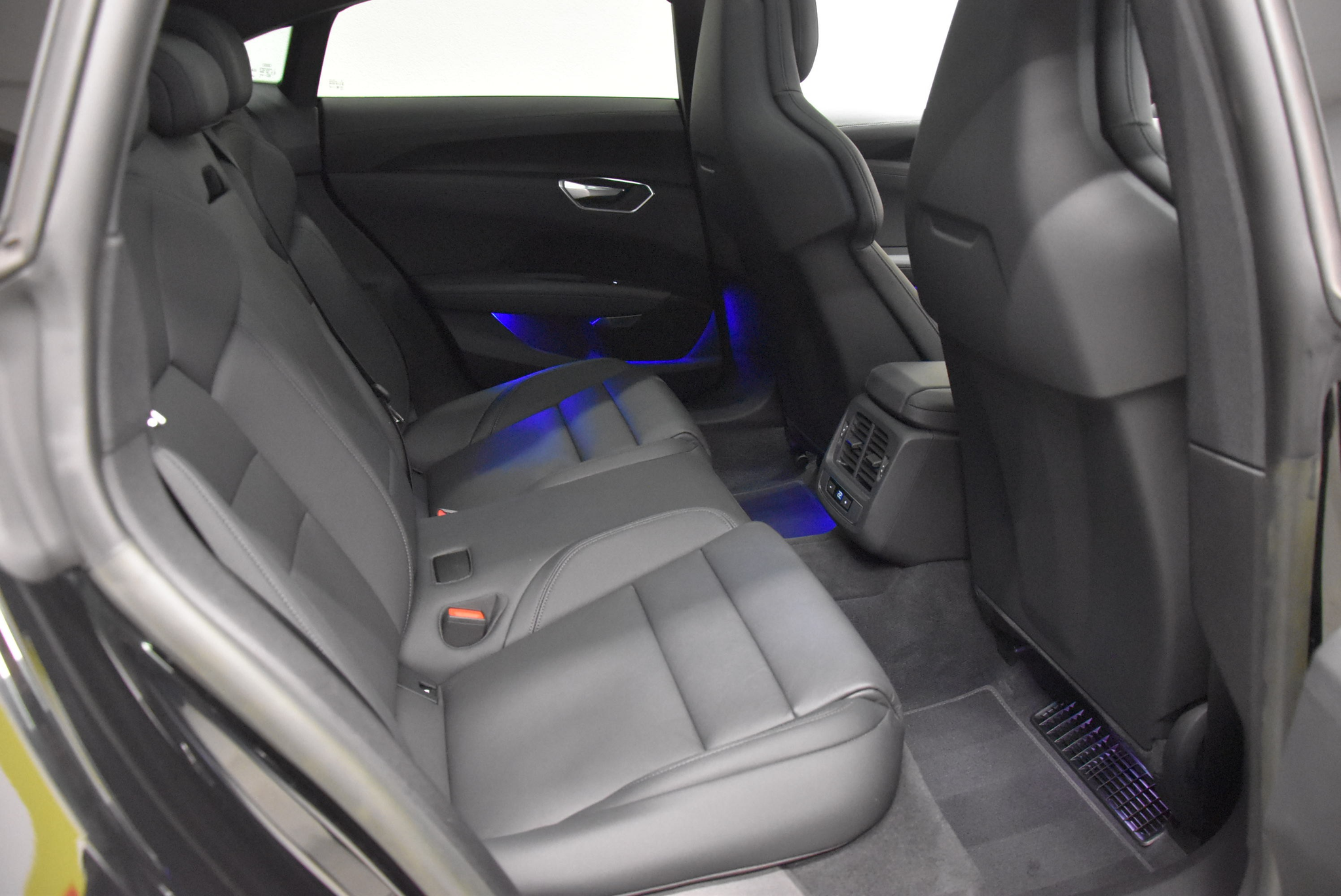 listing desktop thumbnail image 9