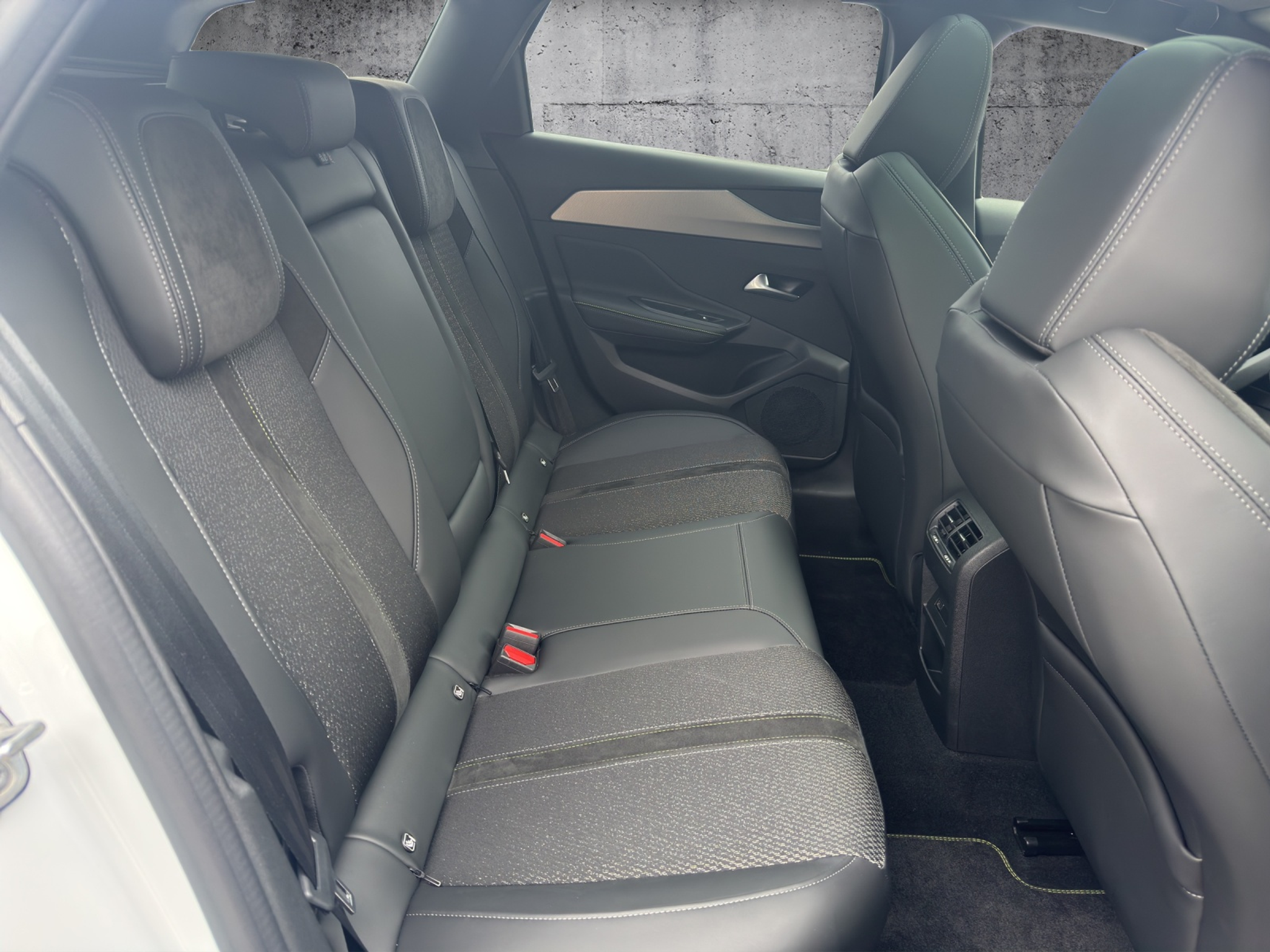 listing desktop thumbnail image 25