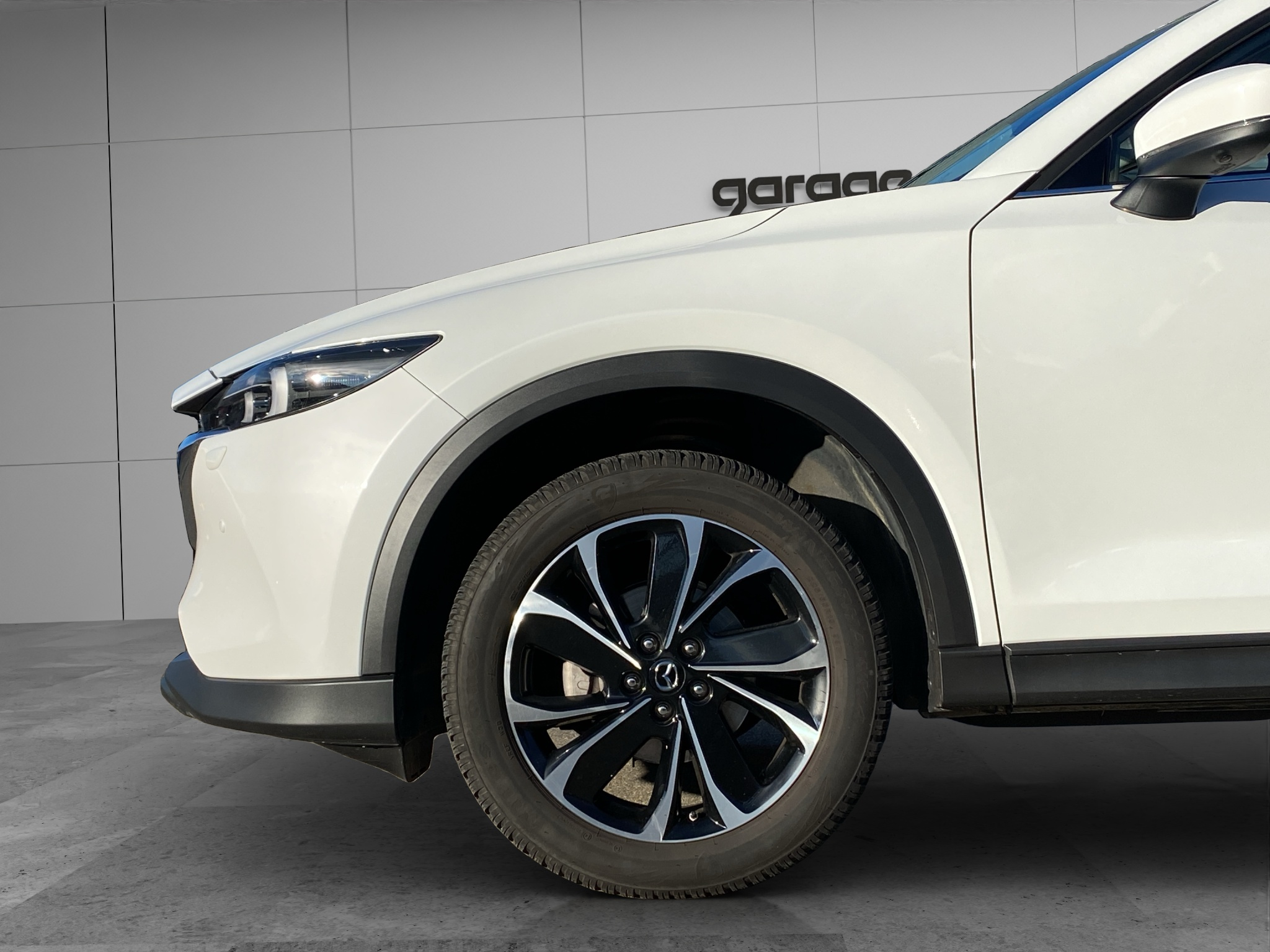 listing desktop thumbnail image 3