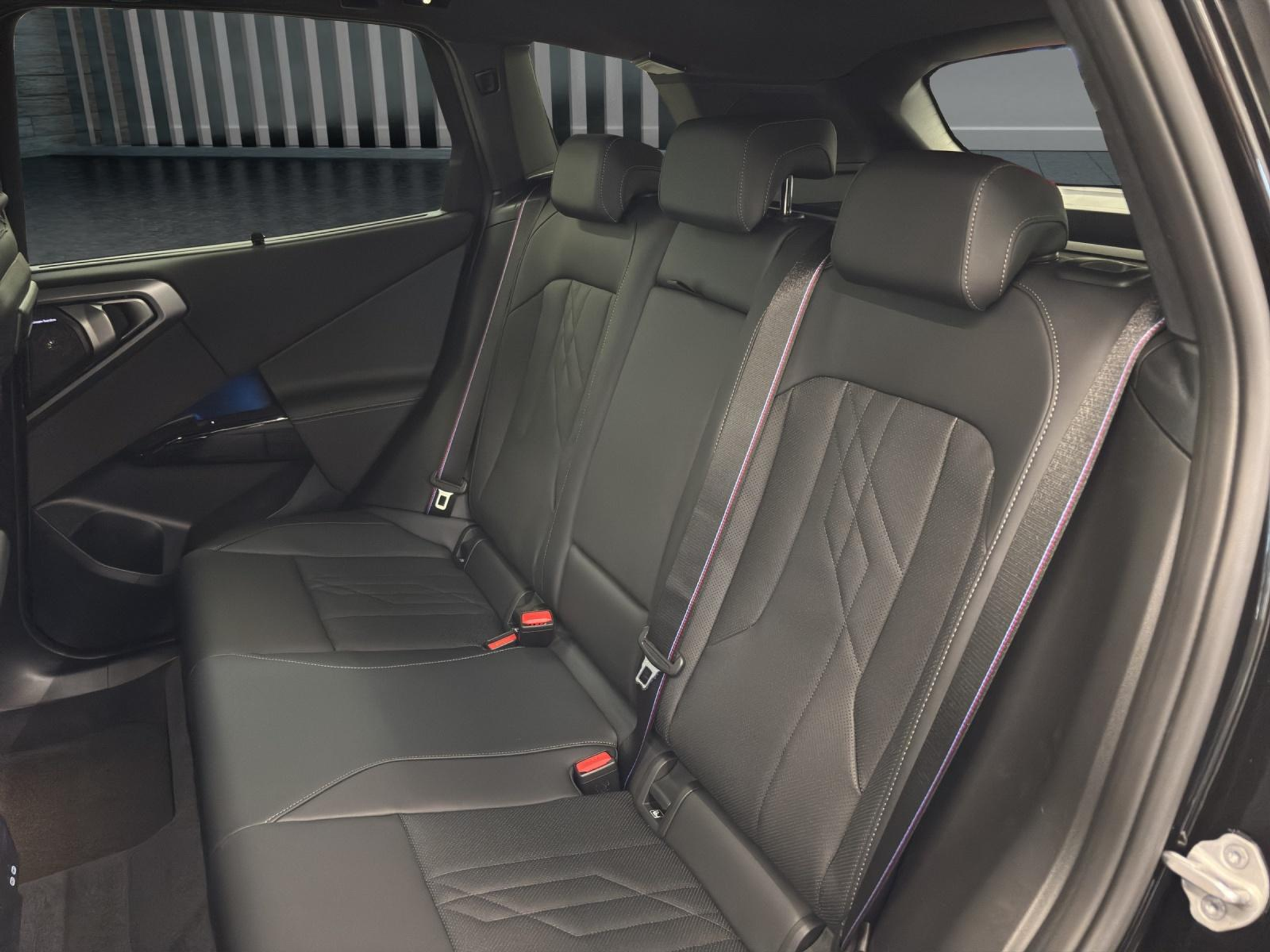 listing desktop thumbnail image 17